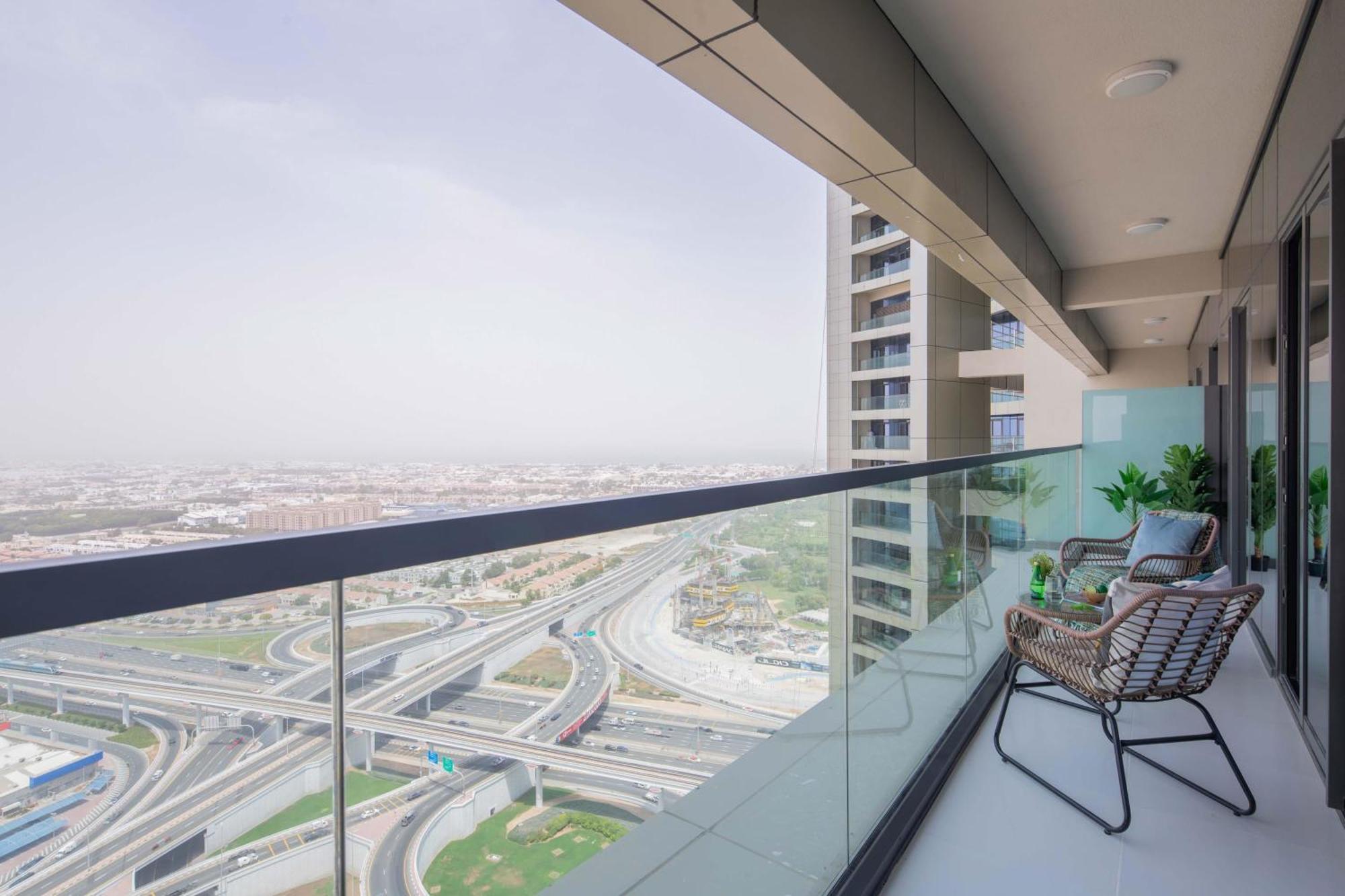 Frank Porter - Aykon Tower C Apartment *