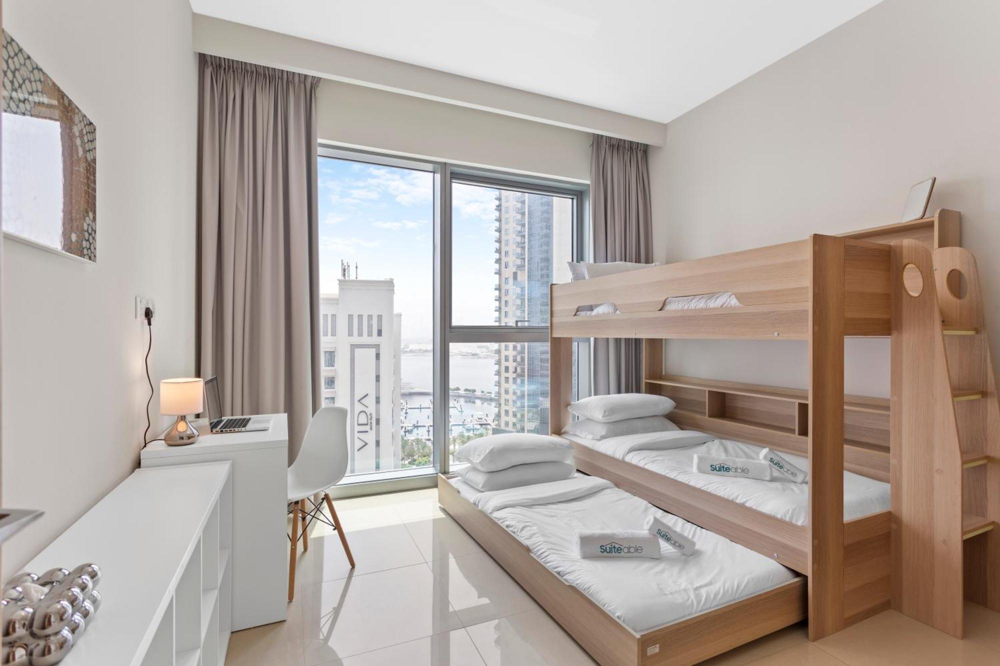 Luxurious Living 3 Bedroom At Harbour Views * Dubai