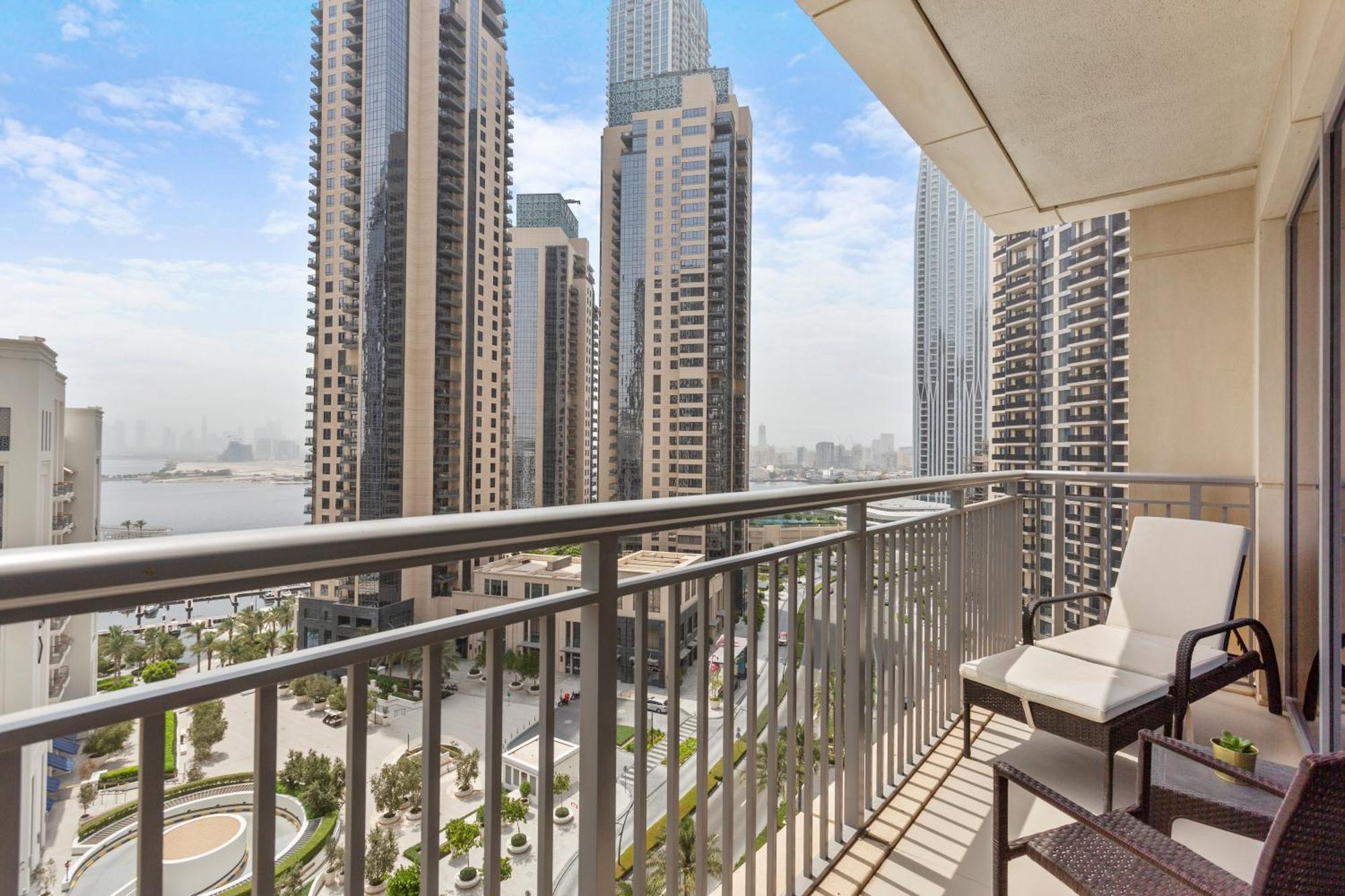 Luxurious Living 3 Bedroom At Harbour Views Apartment