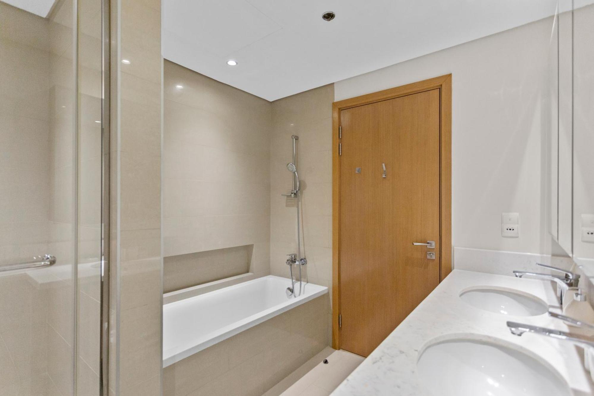 Luxurious Living 3 Bedroom At Harbour Views Apartment Dubai