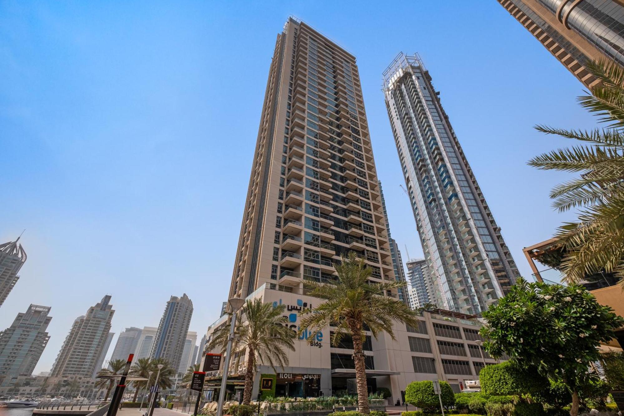 Stunning 1br Overlooking Marina Apartment *