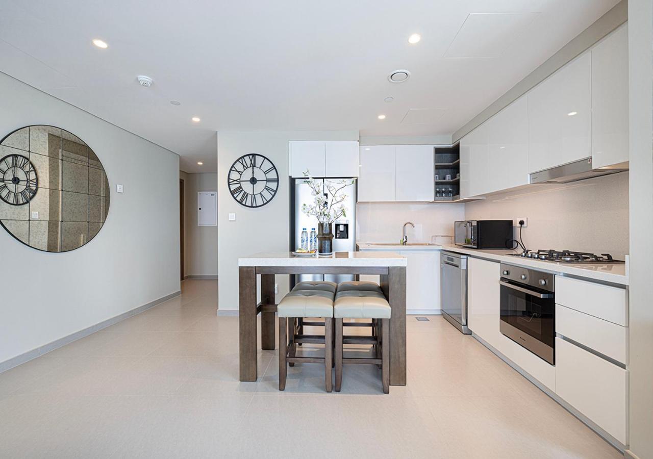 Luxury 2 Bedroom Apartment, 5 Mins To Mall With Amazing View In Downtown Views 2