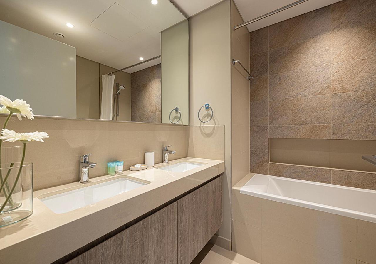 Luxury 2 Bedroom Apartment, 5 Mins To Mall With Amazing View In Downtown Views 2 Apartment