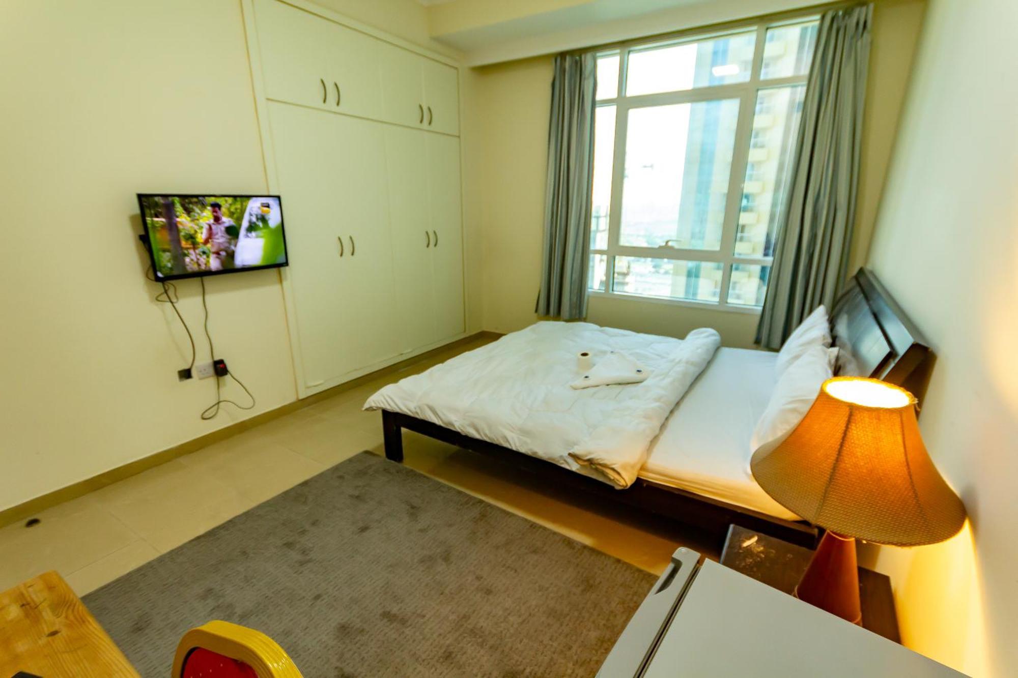 Apartment Spacious For Girls In Marina فتيات فقط