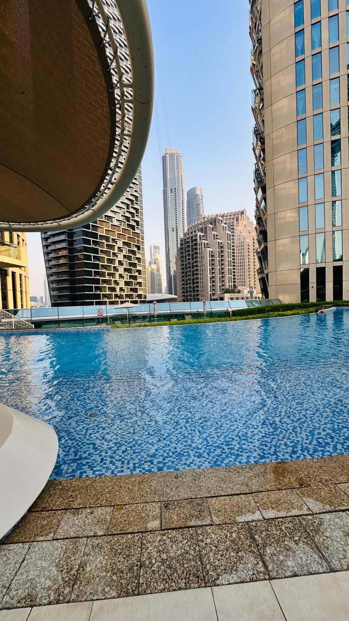 Mall Direct Access - Burj Vista Apartment *