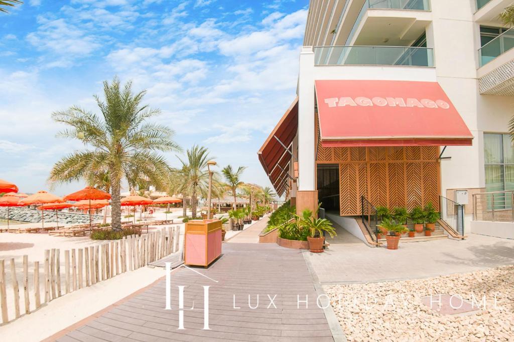 Lux - Opulent Island 4 *