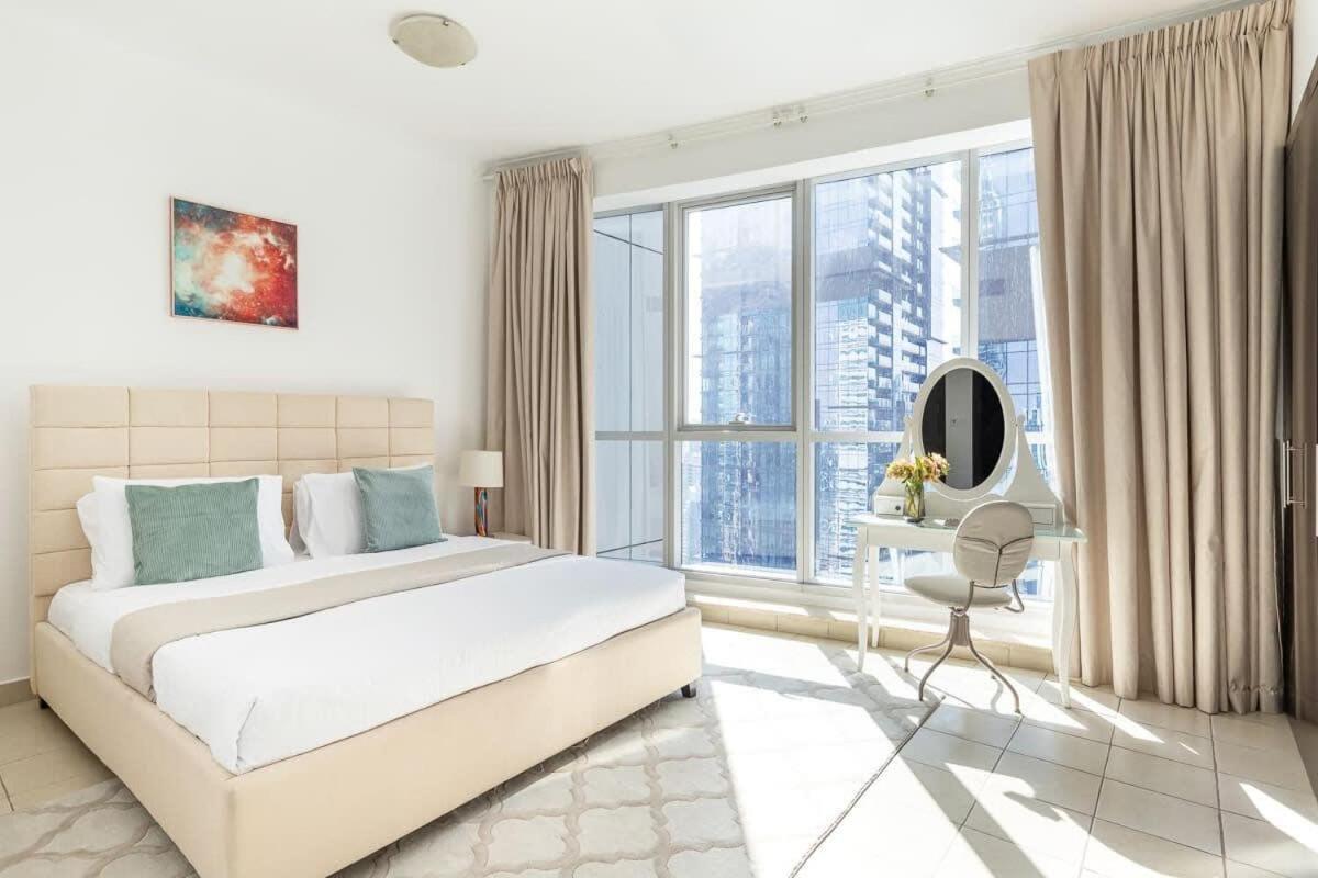 Frank Porter - Torch Tower Apartment Dubai