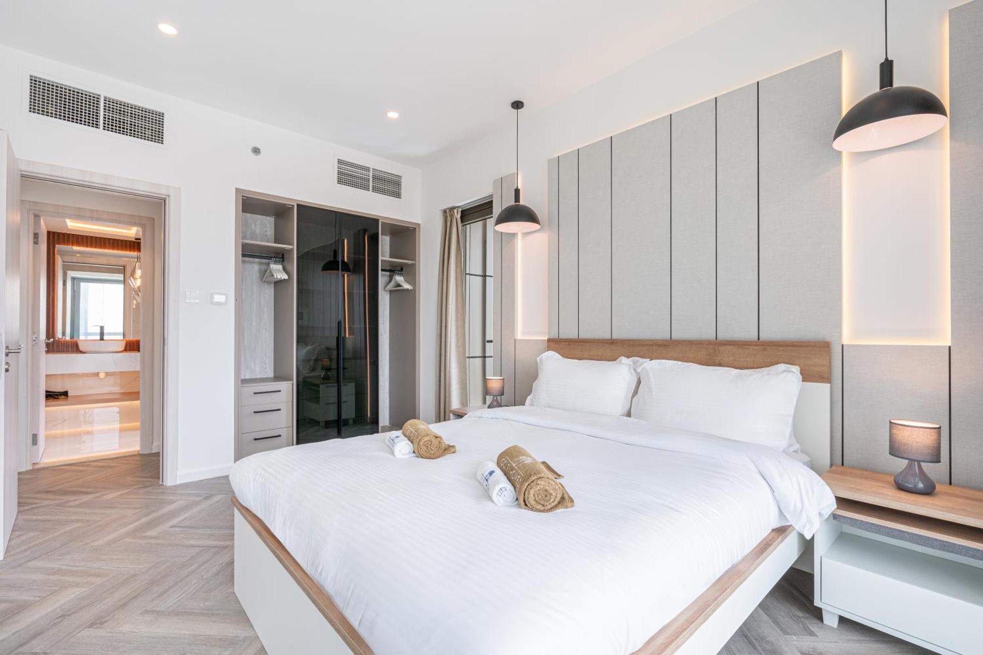 Ultra Modern Boulevard With Stunning View *