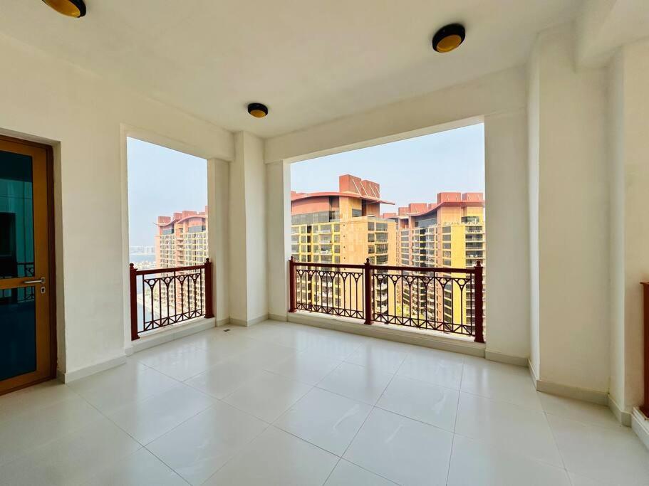 Apartment Manzil - 2br With Waterfront Views In Palm Dubai