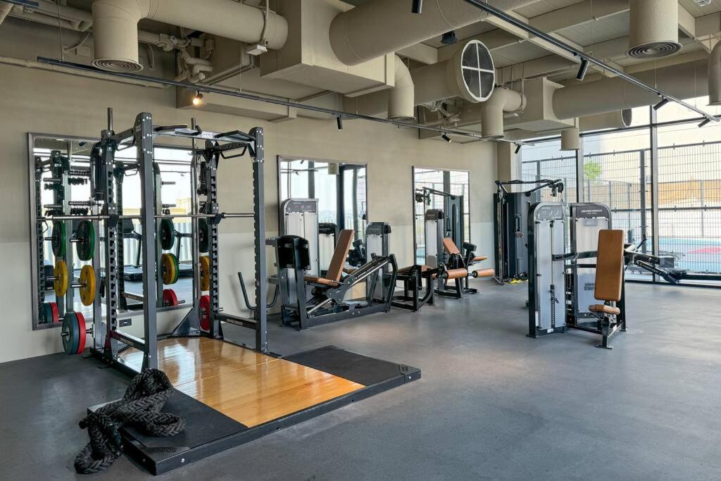 Stylish In Upside Living With Amenities