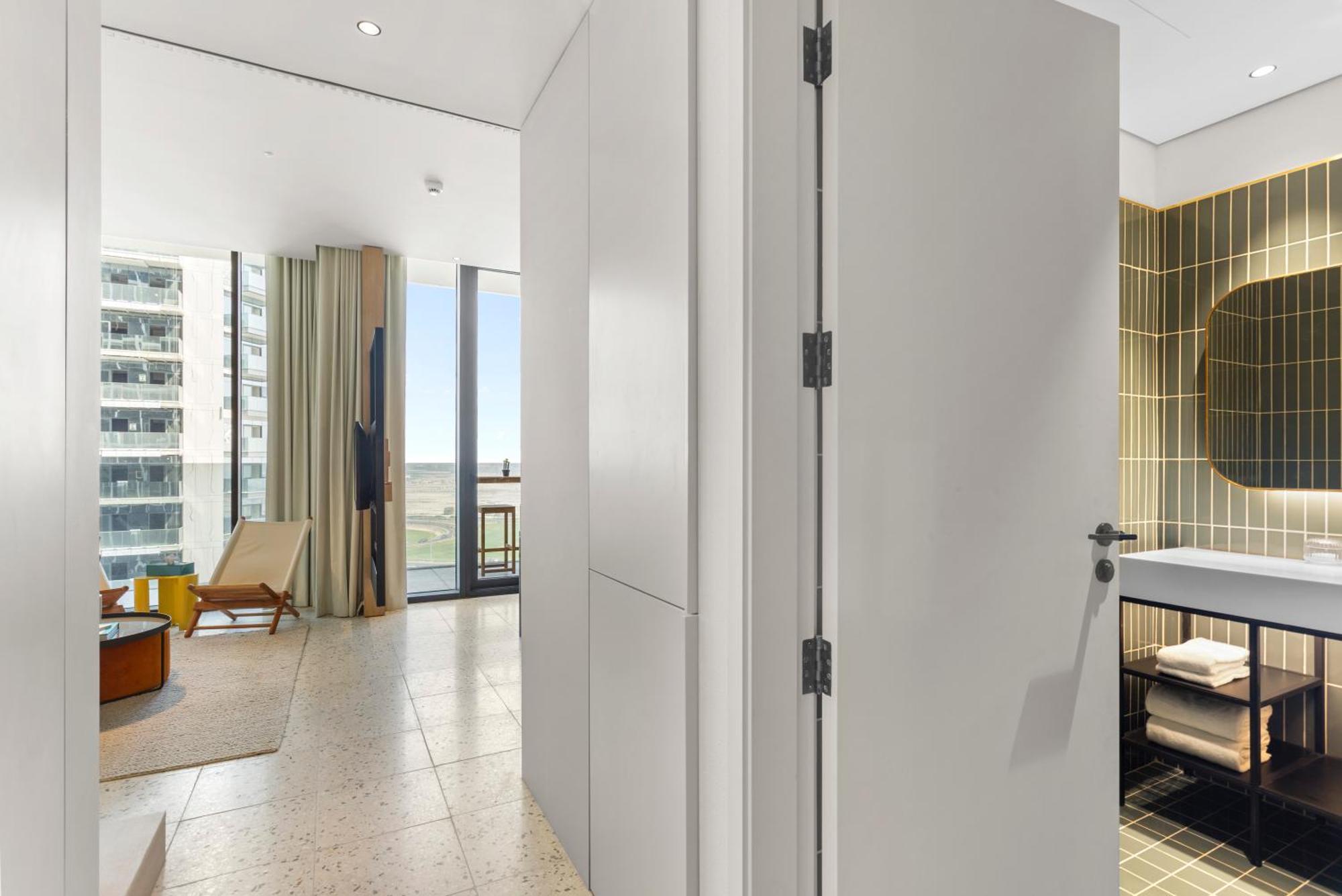 Stylish In Upside Living With Amenities Apartment *