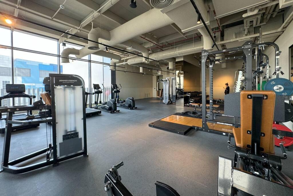 Apartment Stylish In Upside Living With Amenities *