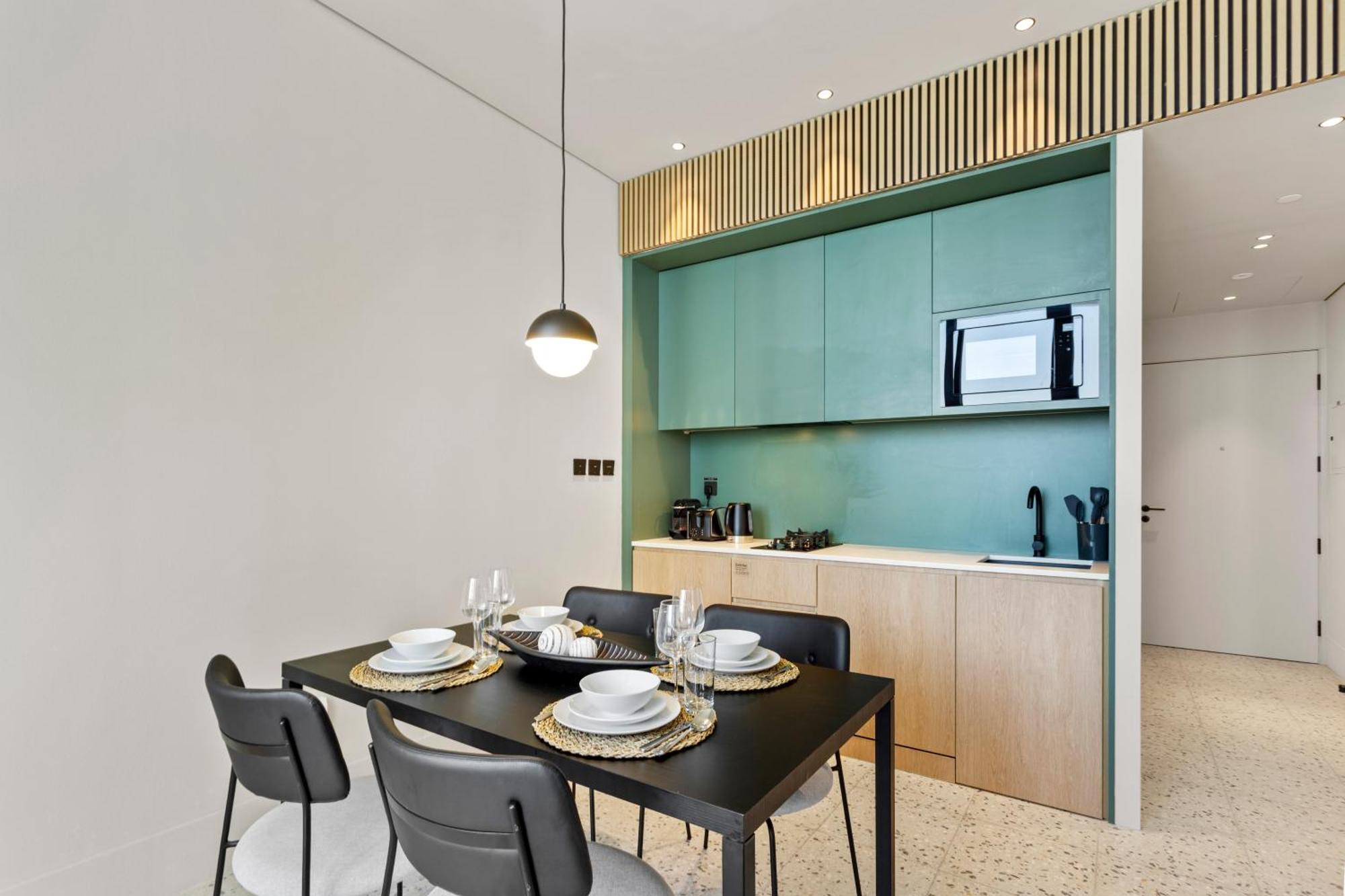 Stylish In Upside Living With Amenities