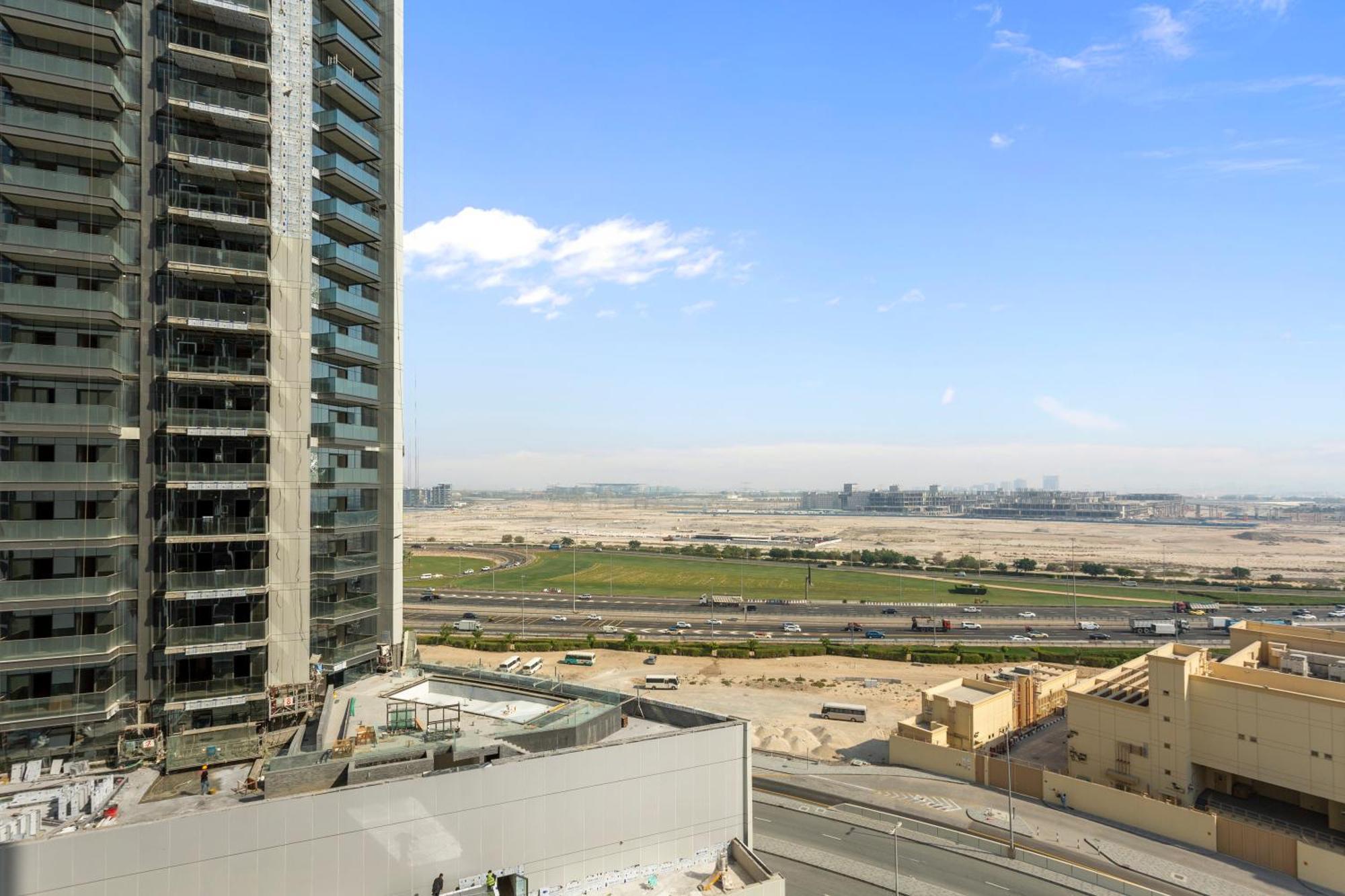 Apartment Stylish In Upside Living With Amenities *