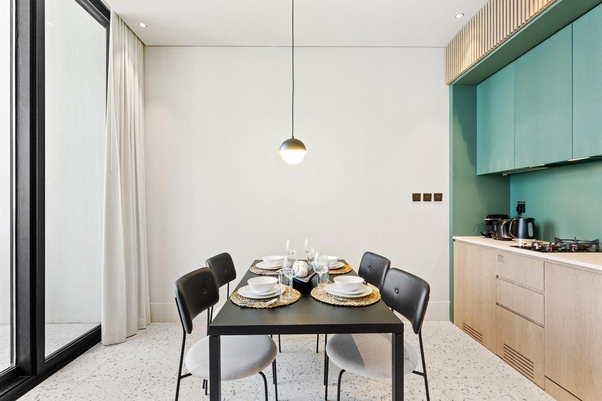 Stylish In Upside Living With Amenities *