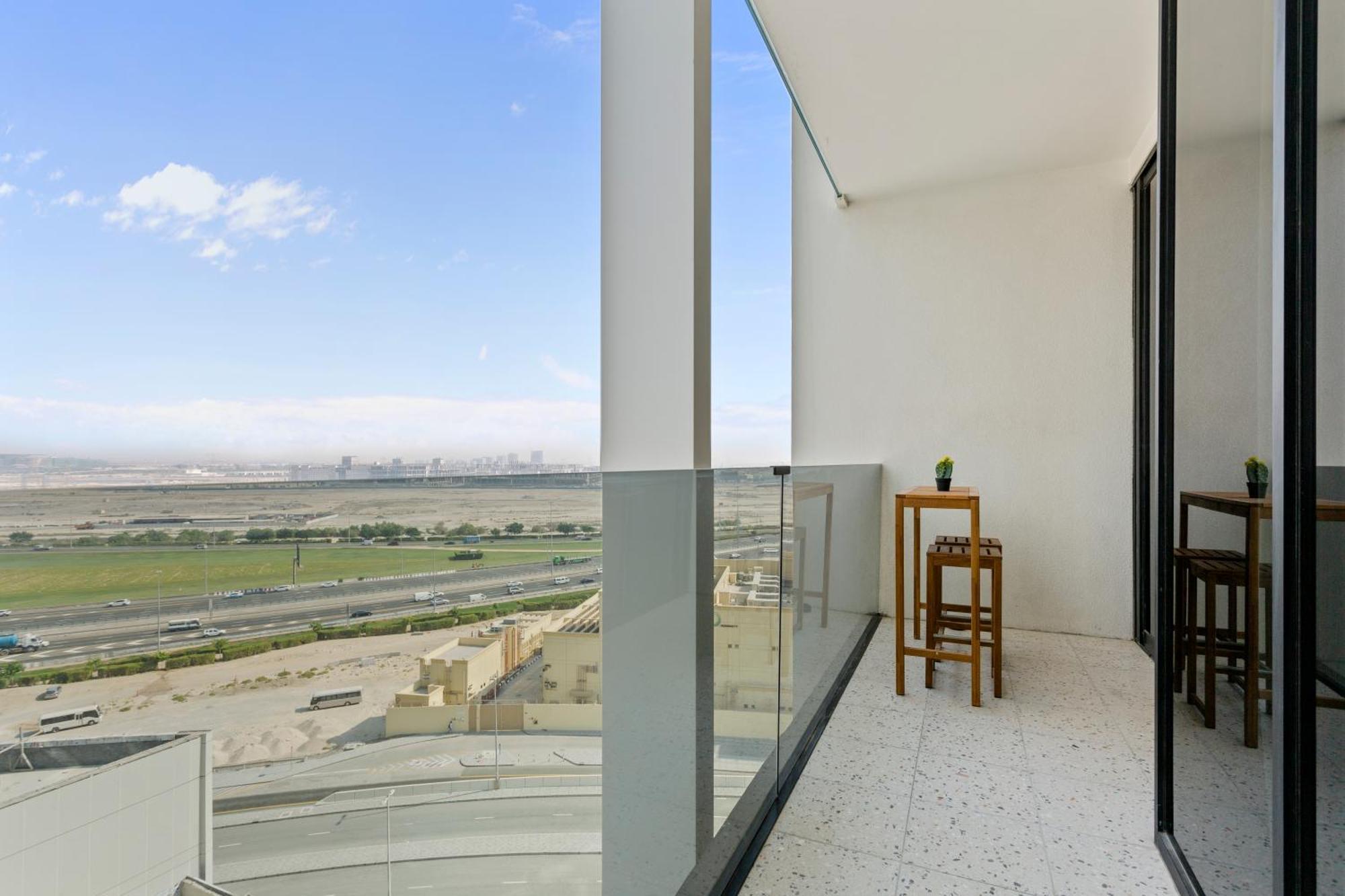 Stylish In Upside Living With Amenities