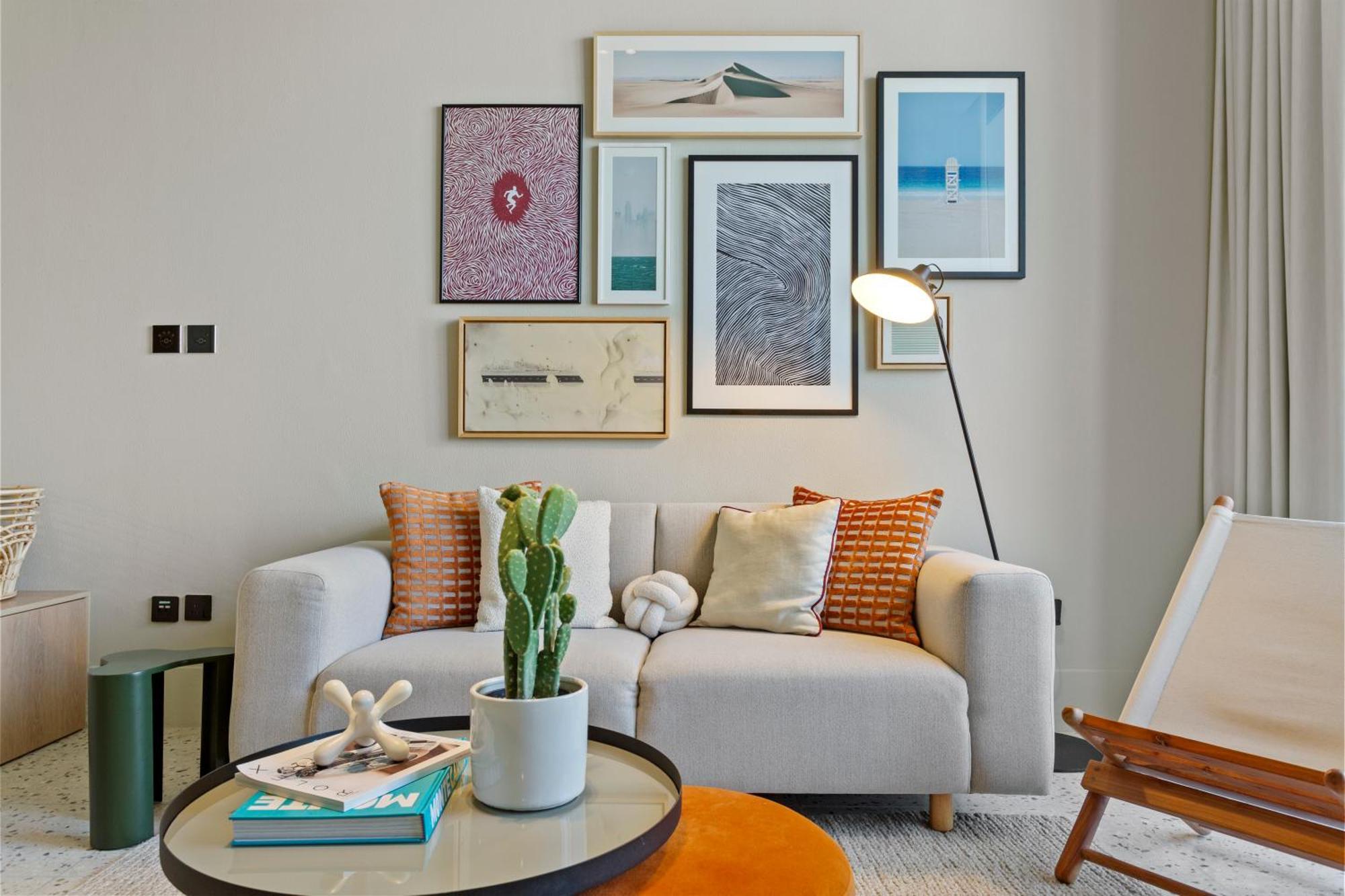 Stylish In Upside Living With Amenities *