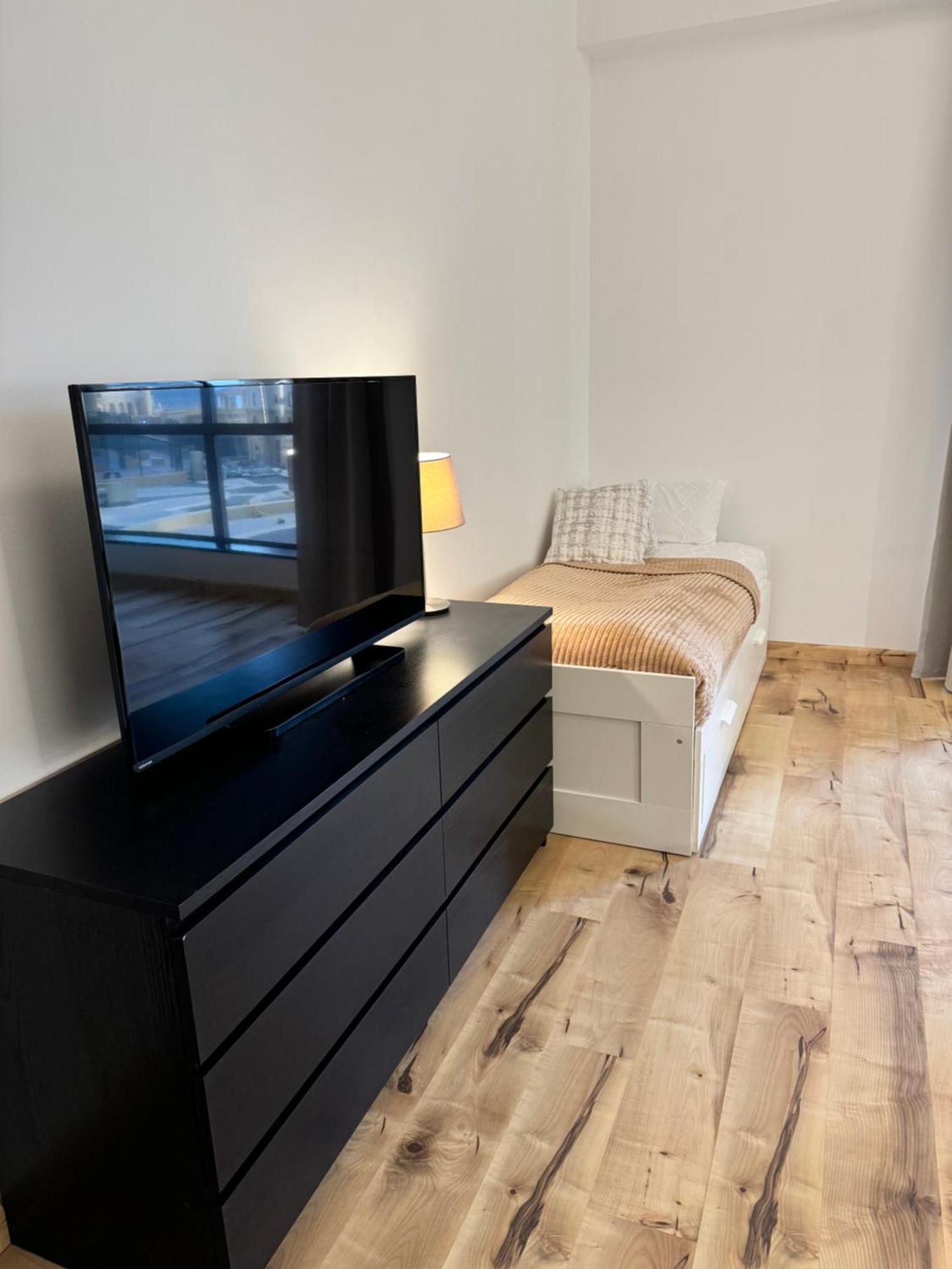 Stylish Beachside 3 Beds In Jbr Apartment *