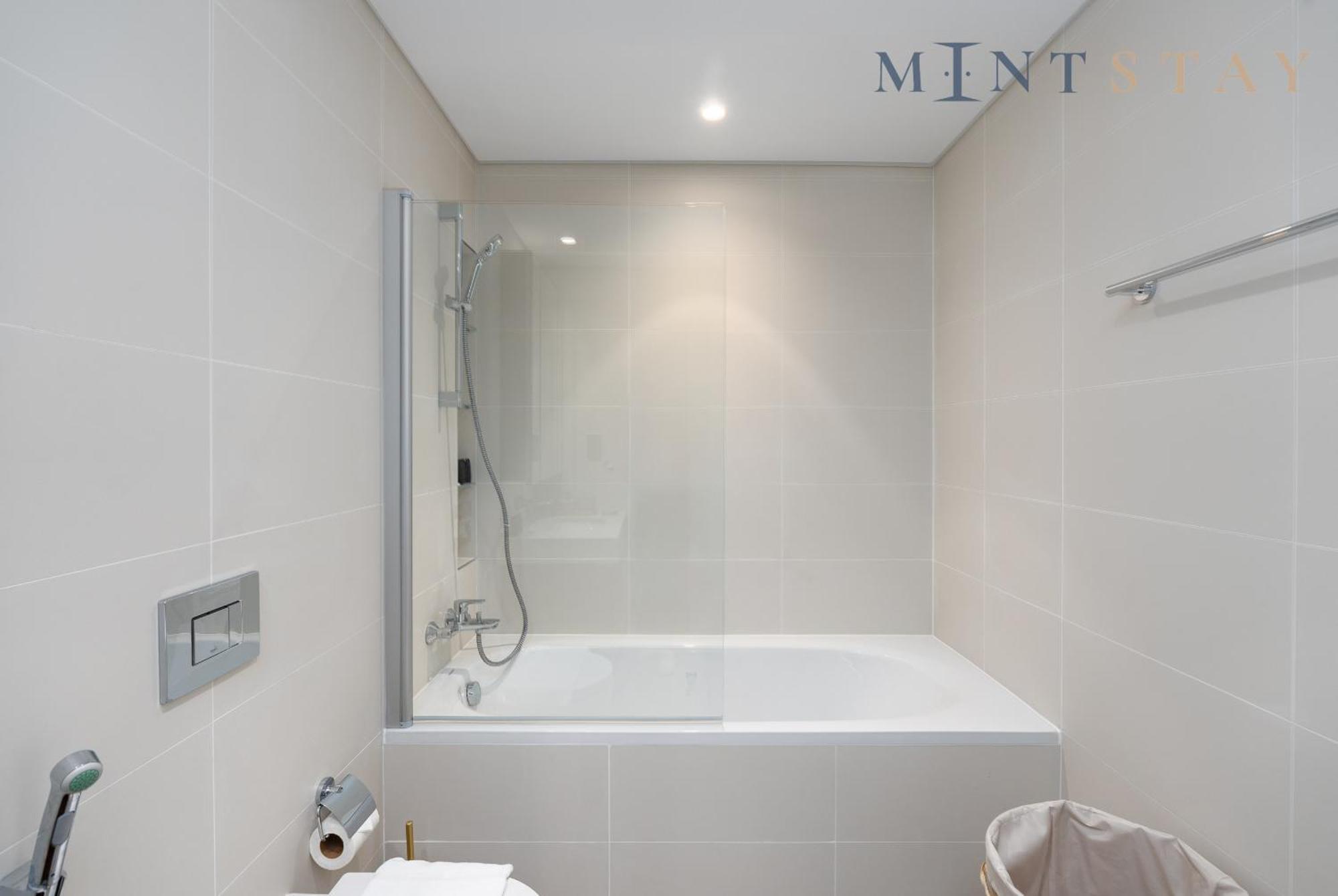 Isle 2, Emaar Beachfront - Mint Apartment