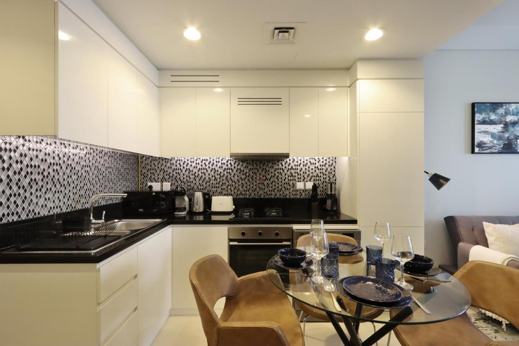 Livbnb - 2b With Maid's Overlooking Sheikh Zayed Road Apartment