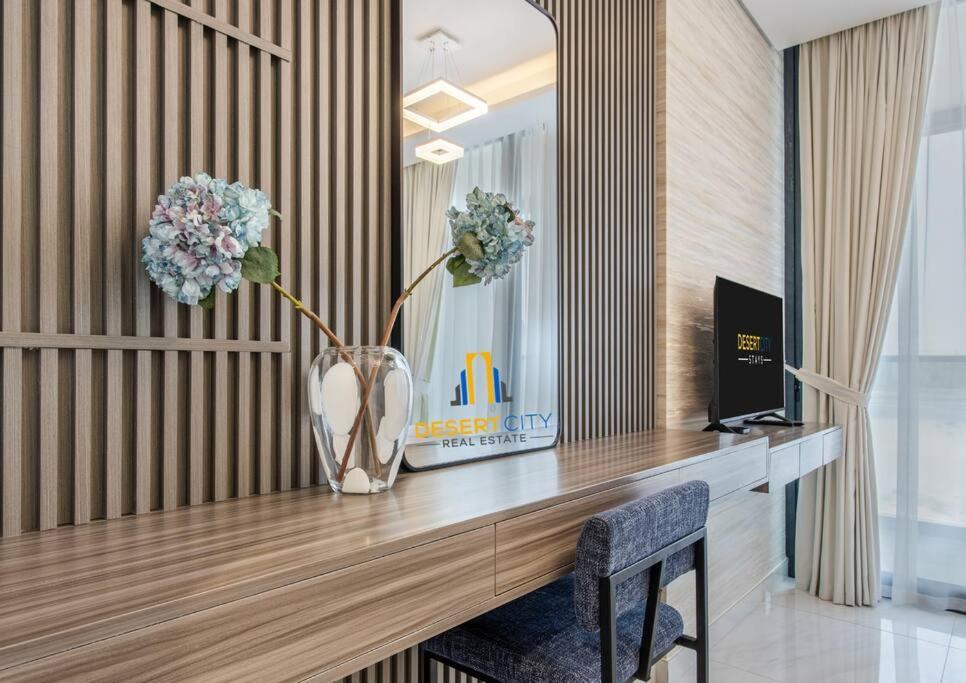 Fully Furnished In City, Hosted By Desert *