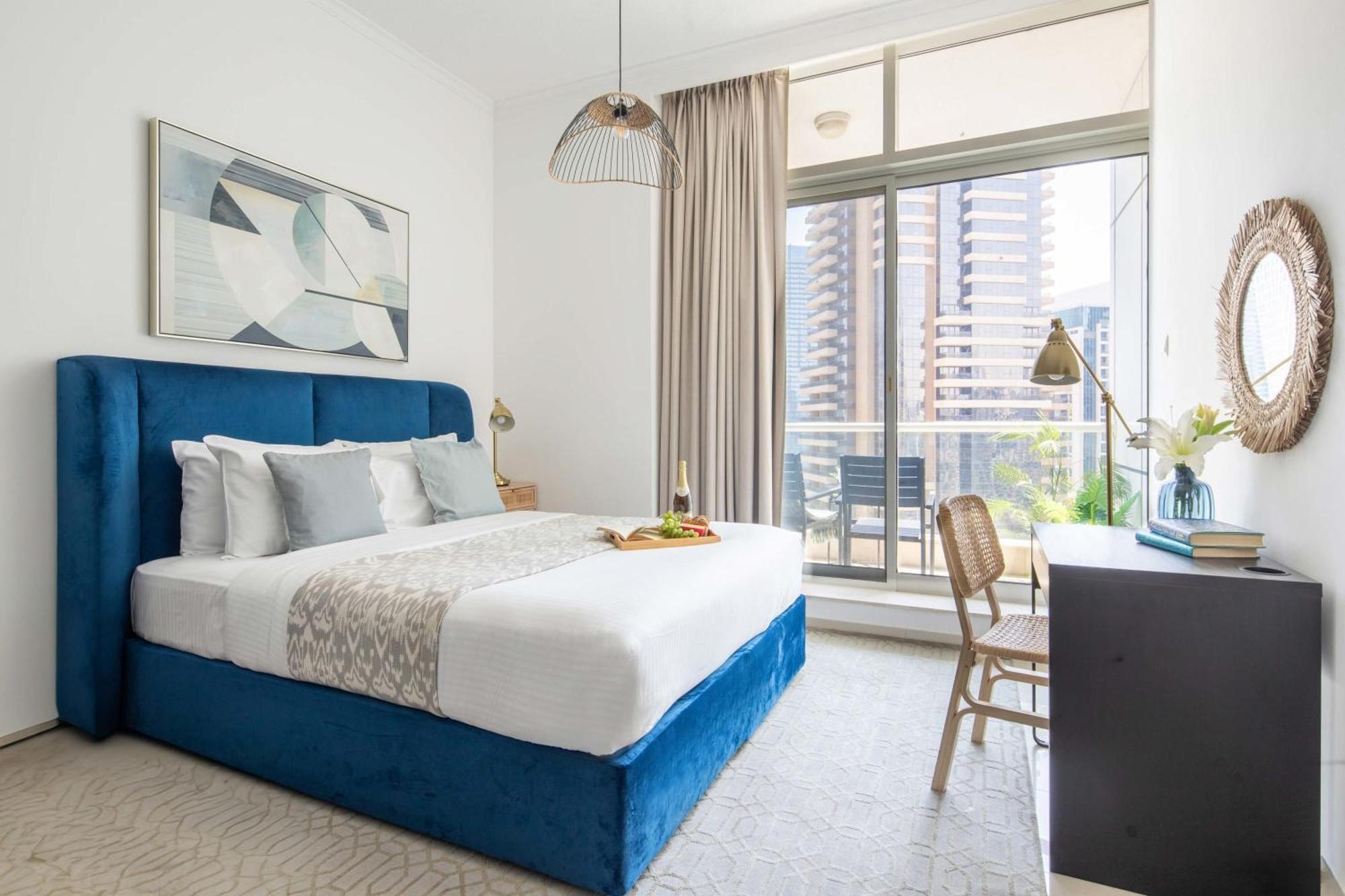 Frank Porter - Botanica Tower Apartment Dubai