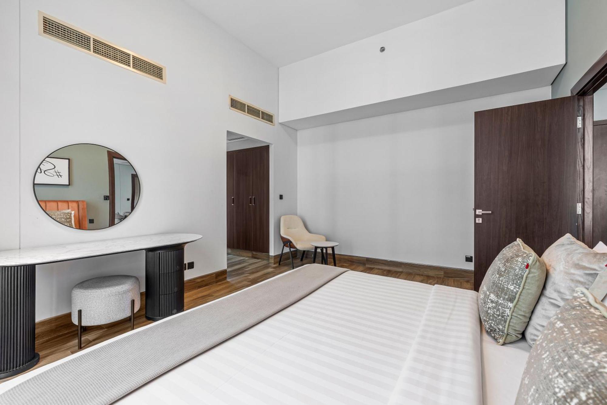 Unlock J One Downtown Apartment *