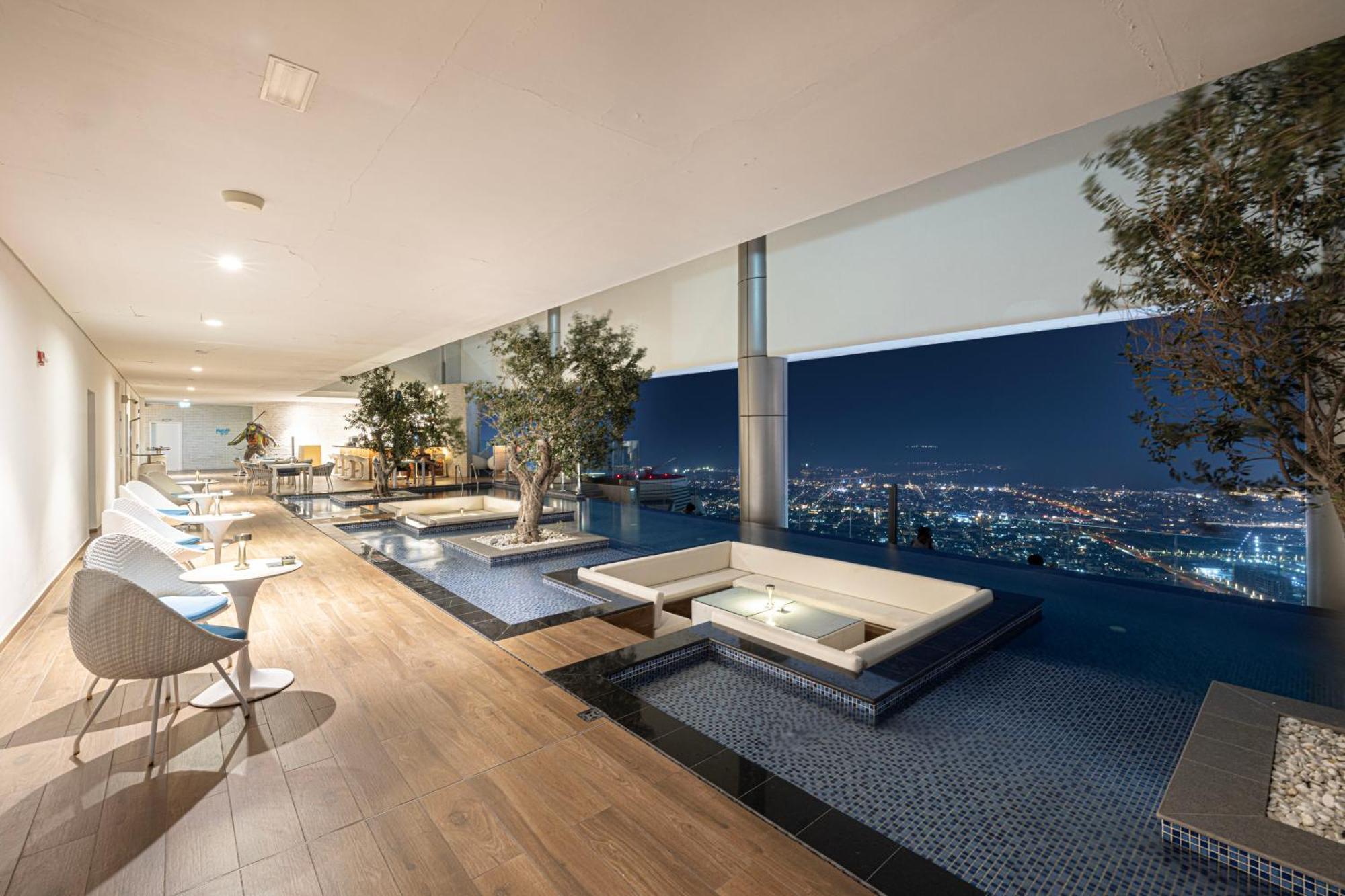 Paramount Midtown, Infinity Pool, Burj Skyline Views