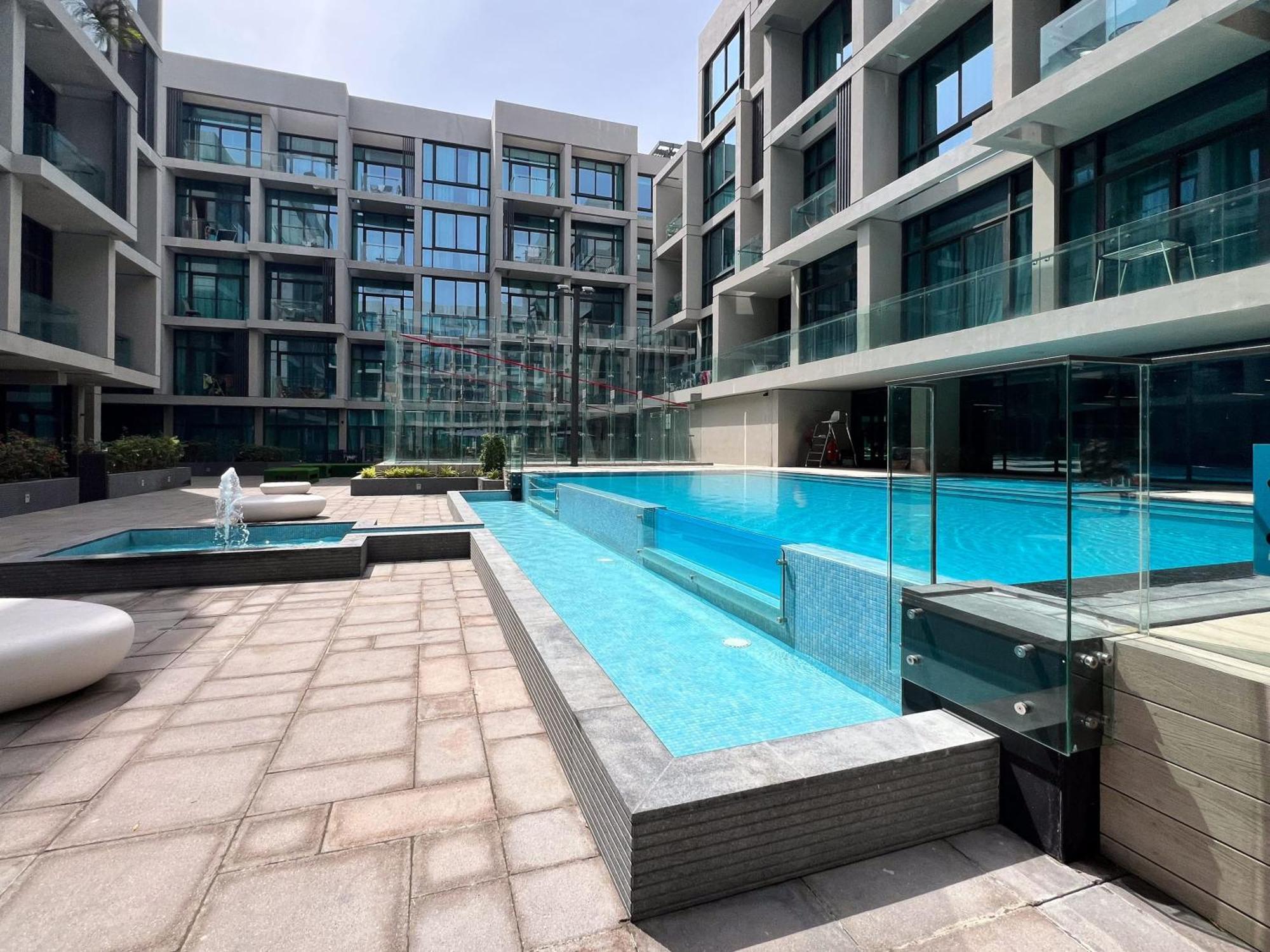 Frank Porter - Signature Livings Apartment Dubai
