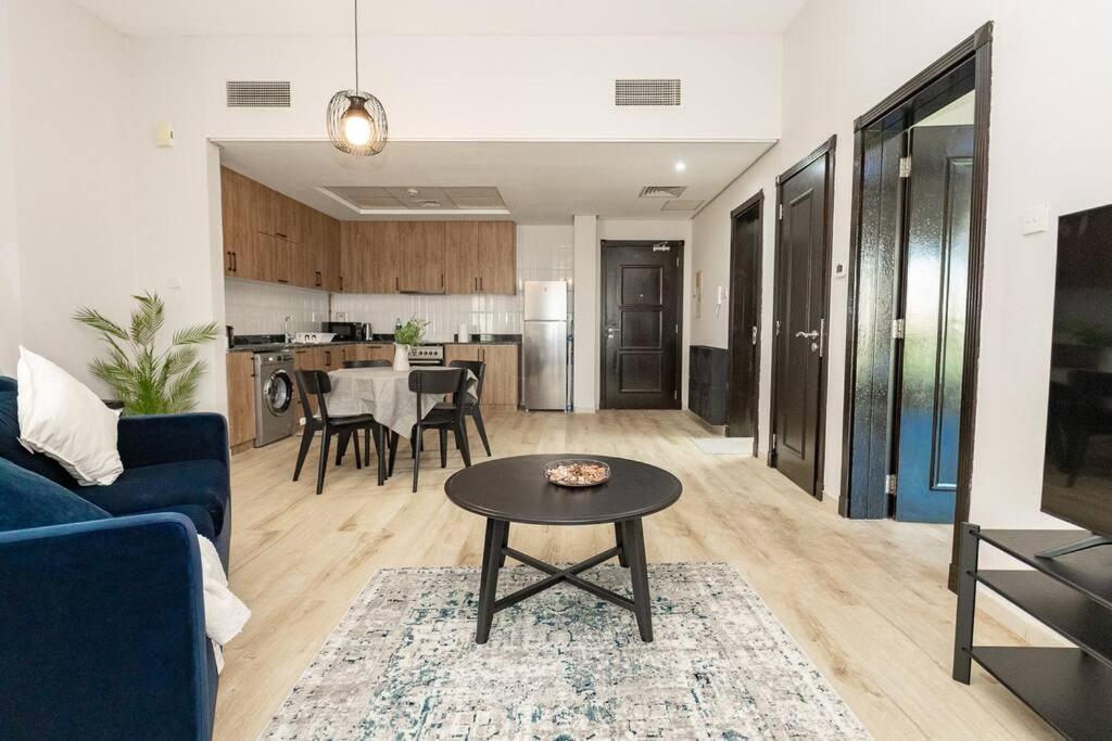 Discovery Gardens American Style 1br Close 2 Metro * Dubai