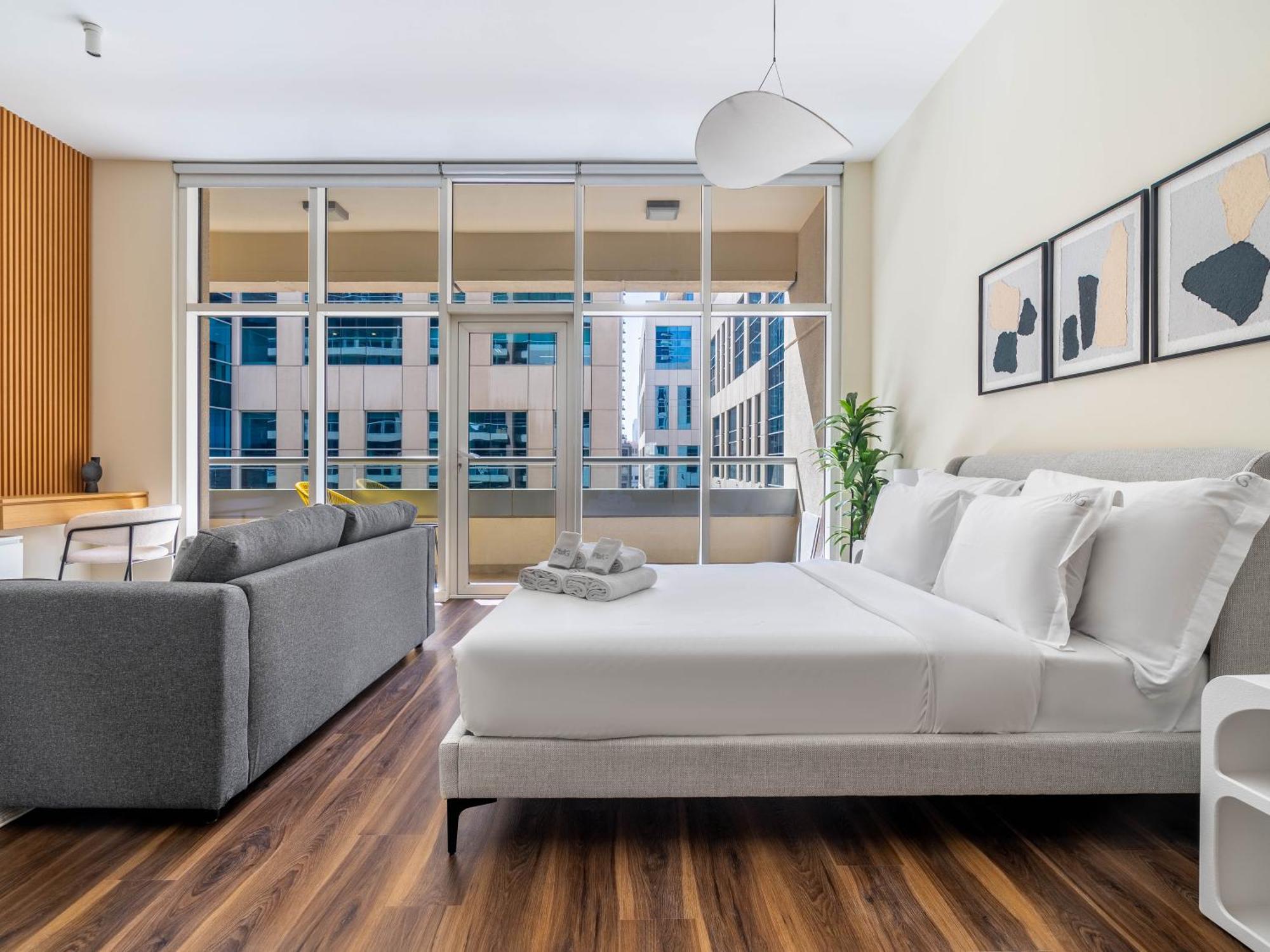 Apartment Chic In The Heart Of With Pool *