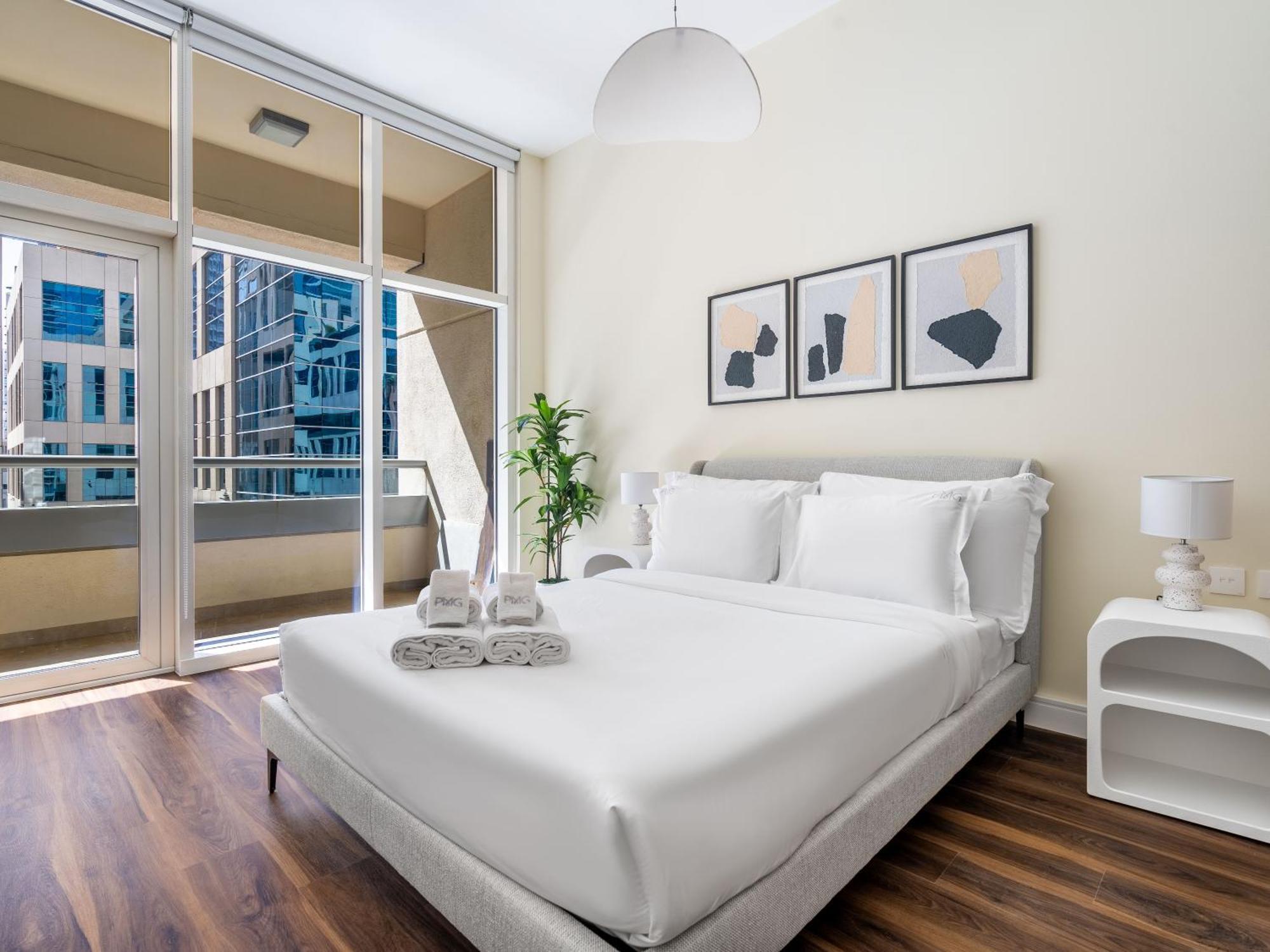 Chic In The Heart Of With Pool Apartment *