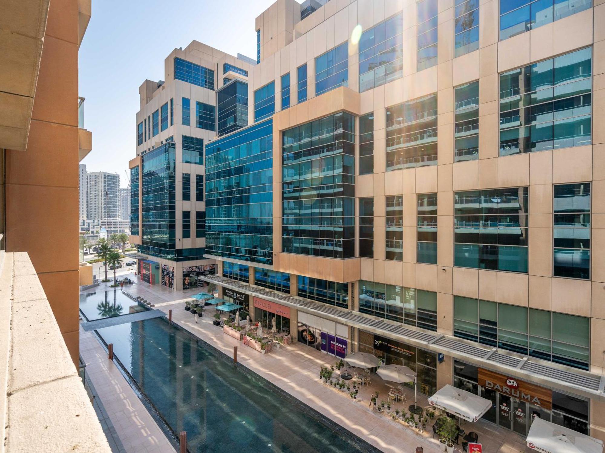 Chic In The Heart Of With Pool Apartment Dubai