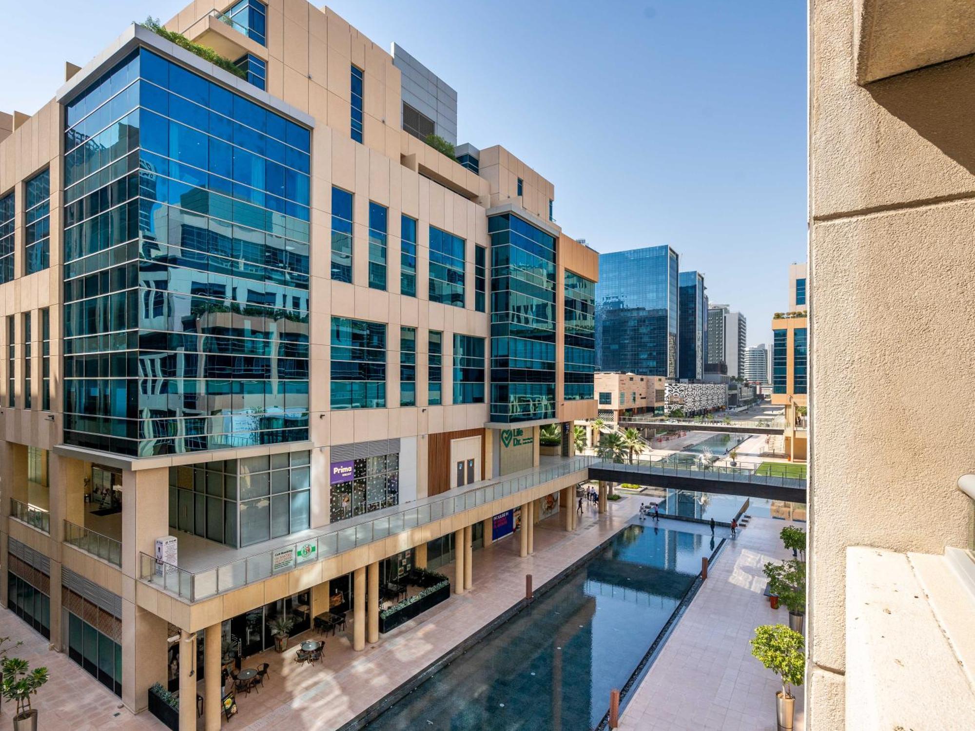Apartment Chic In The Heart Of With Pool Dubai