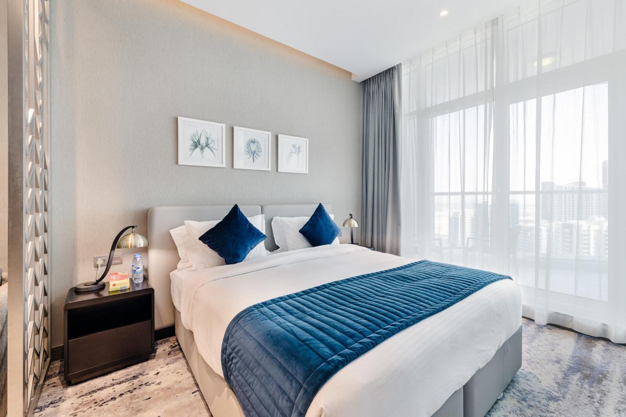 Apartment A Living-modern With Balcony & Canal View At Prive 2507b ,business Bay *