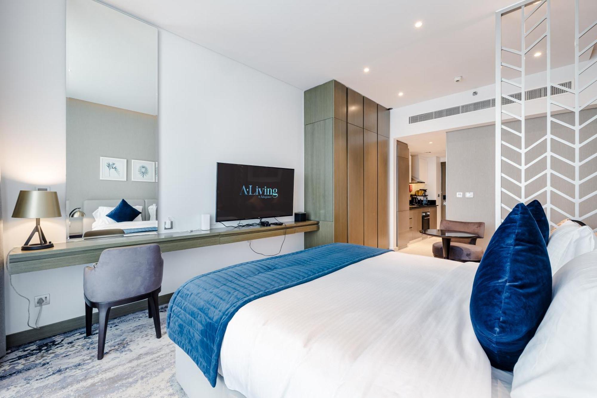 A Living-modern With Balcony & Canal View At Prive 2507b ,business Bay *
