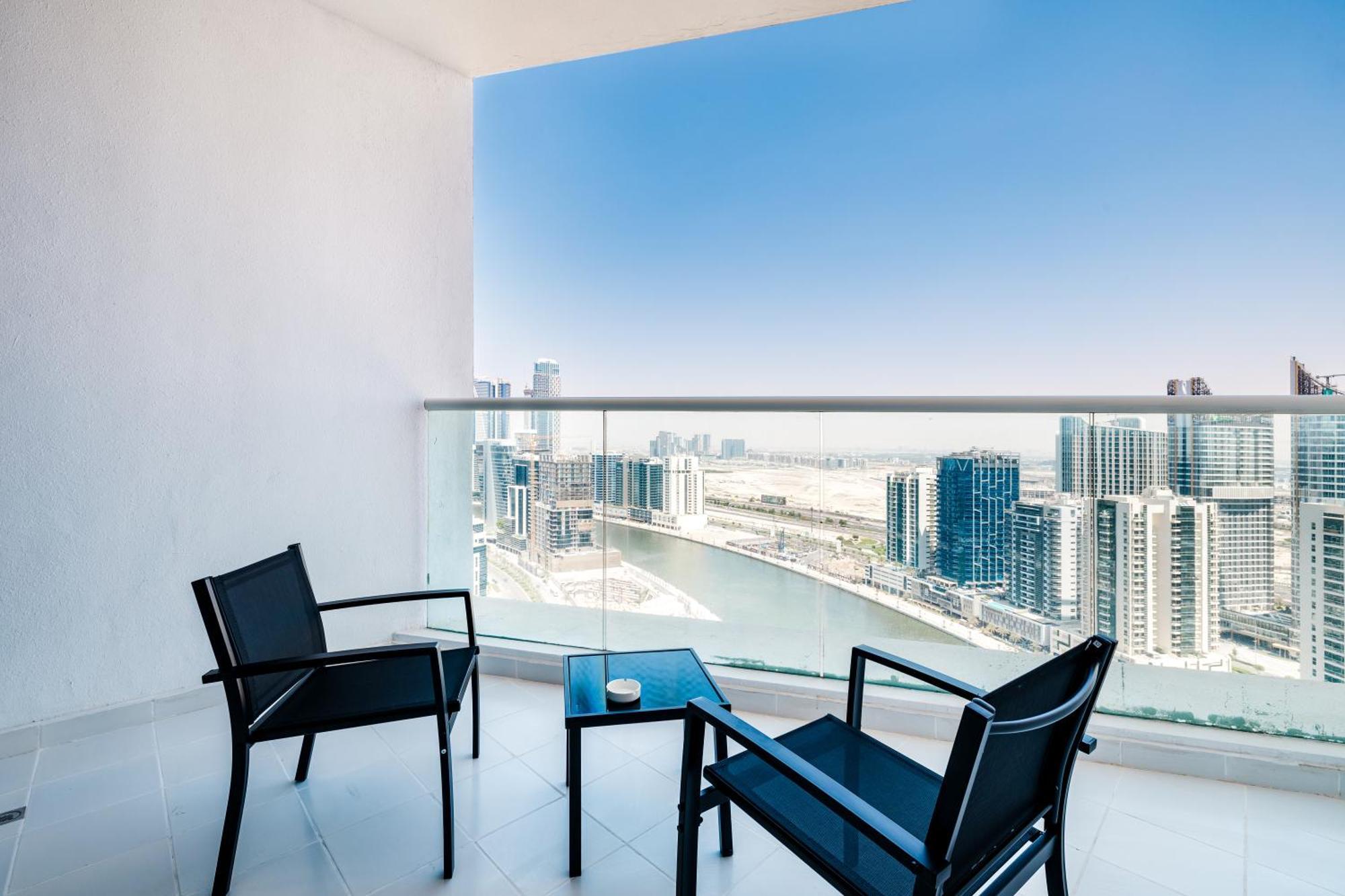 Apartment A Living-modern With Balcony & Canal View At Prive 2507b ,business Bay Dubai