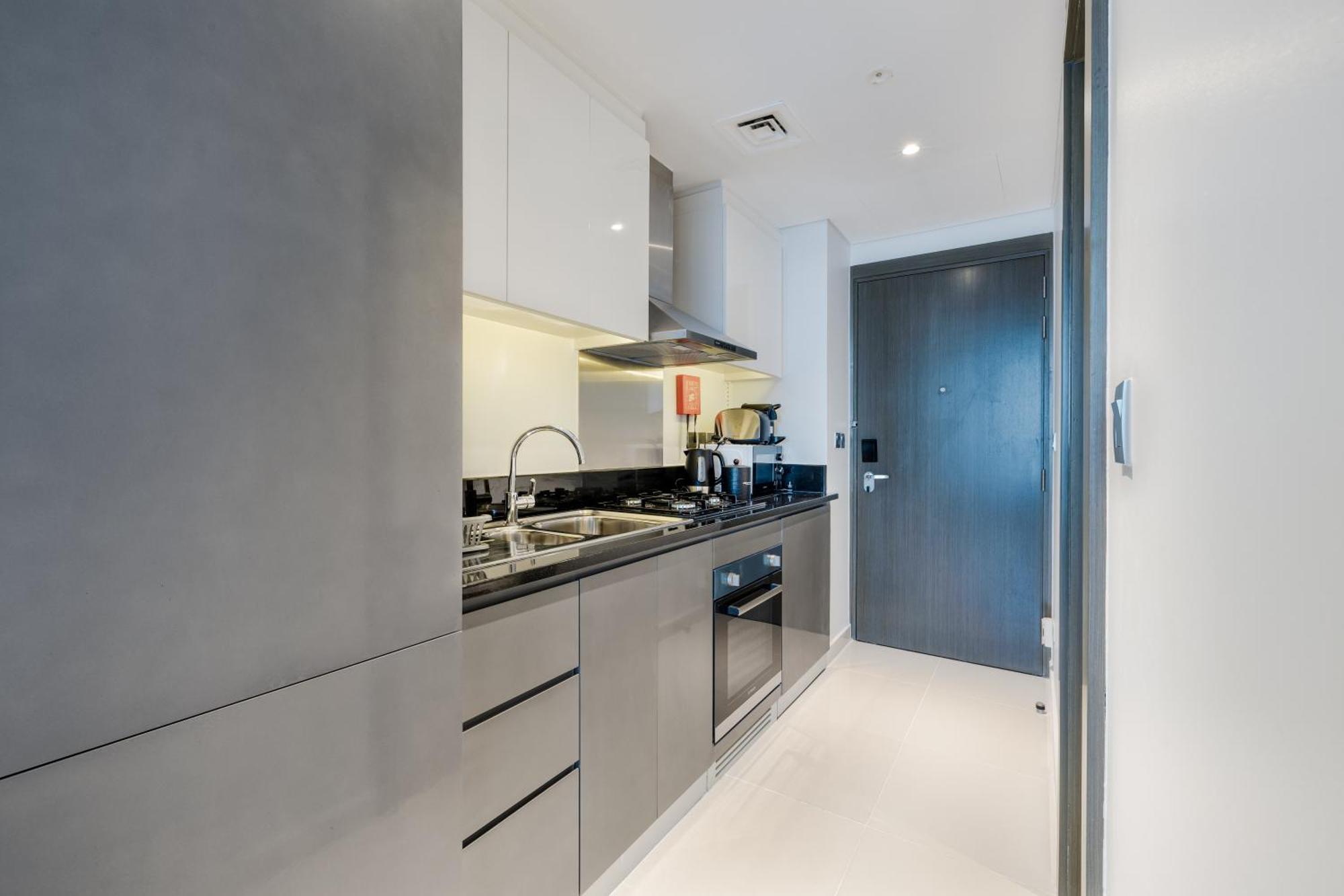Apartment A Living-modern With Balcony & Canal View At Prive 2507b ,business Bay