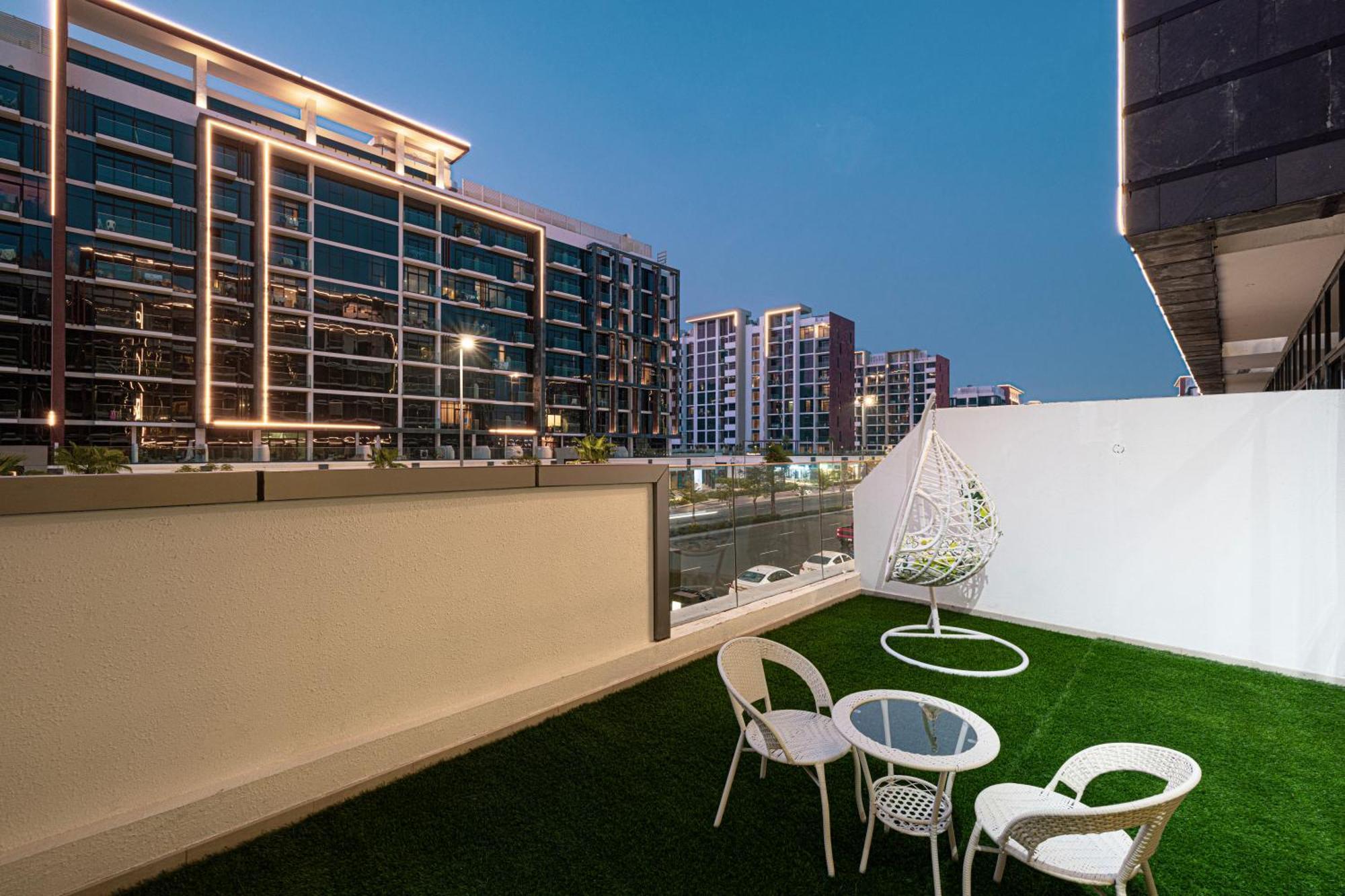 Elegant 1br L Breathtaking Boulevard Views