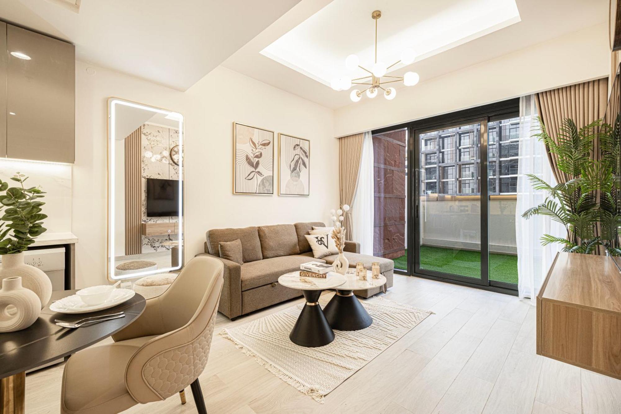 Elegant 1br L Breathtaking Boulevard Views Apartment