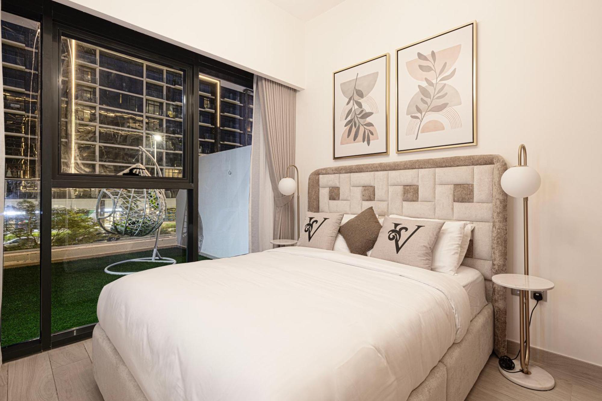 Elegant 1br L Breathtaking Boulevard Views
