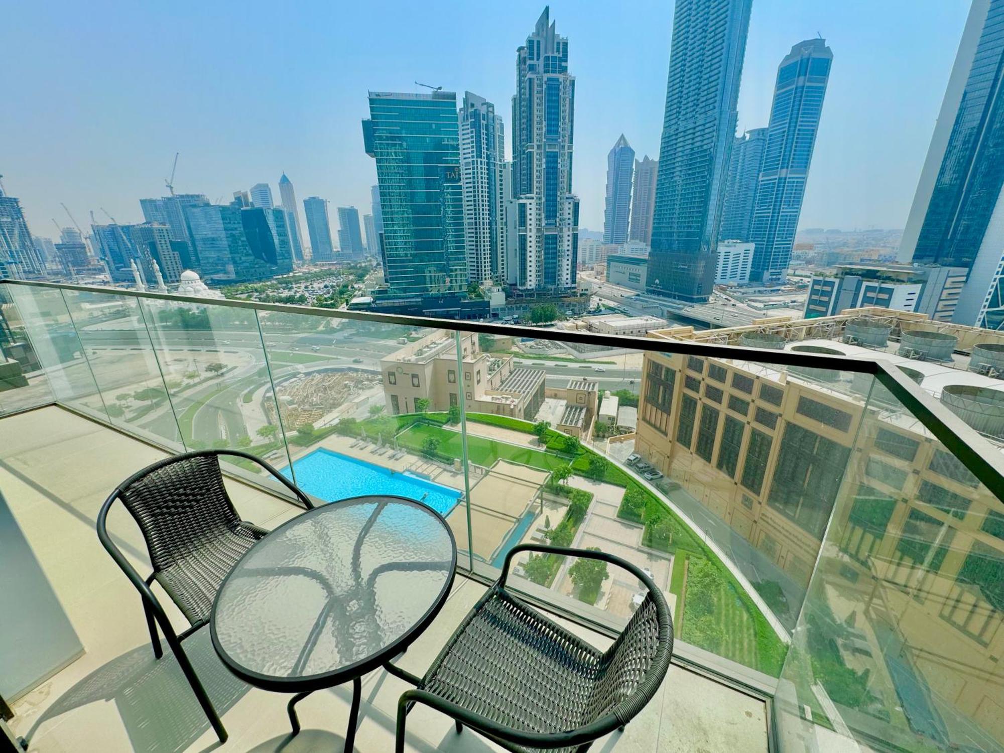 Holiday home Modern 2br Near Mall & Burj Khalif *