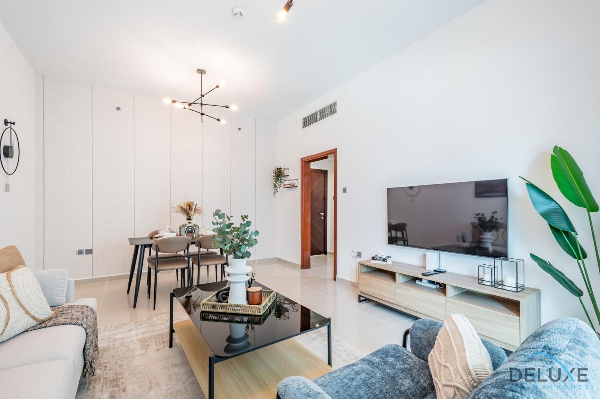 Apartment Sophisticated 1br In Marina Pinnacle, Marina By Deluxe Homes