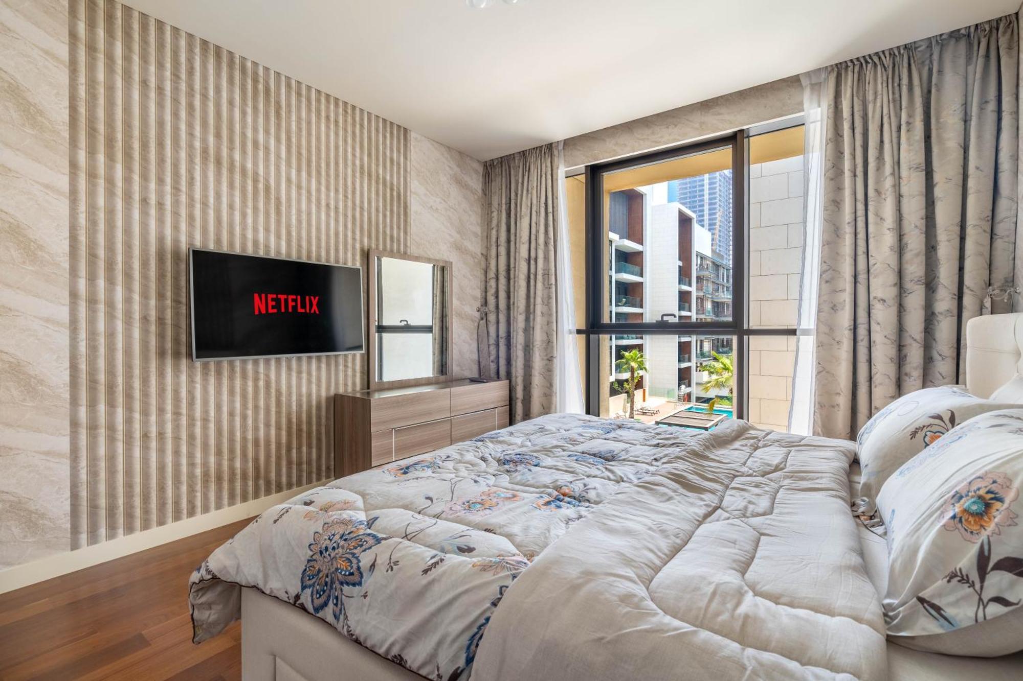 Walk Specter Apartment