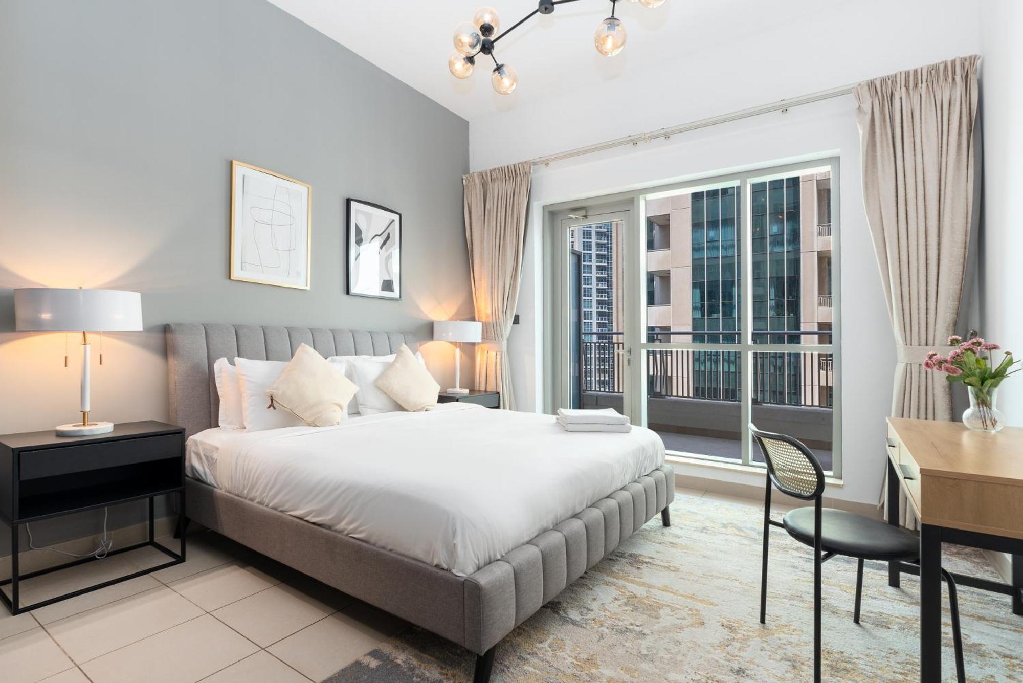 White Sage - Fountain View Stylish With Spacious Terrace Apartment *