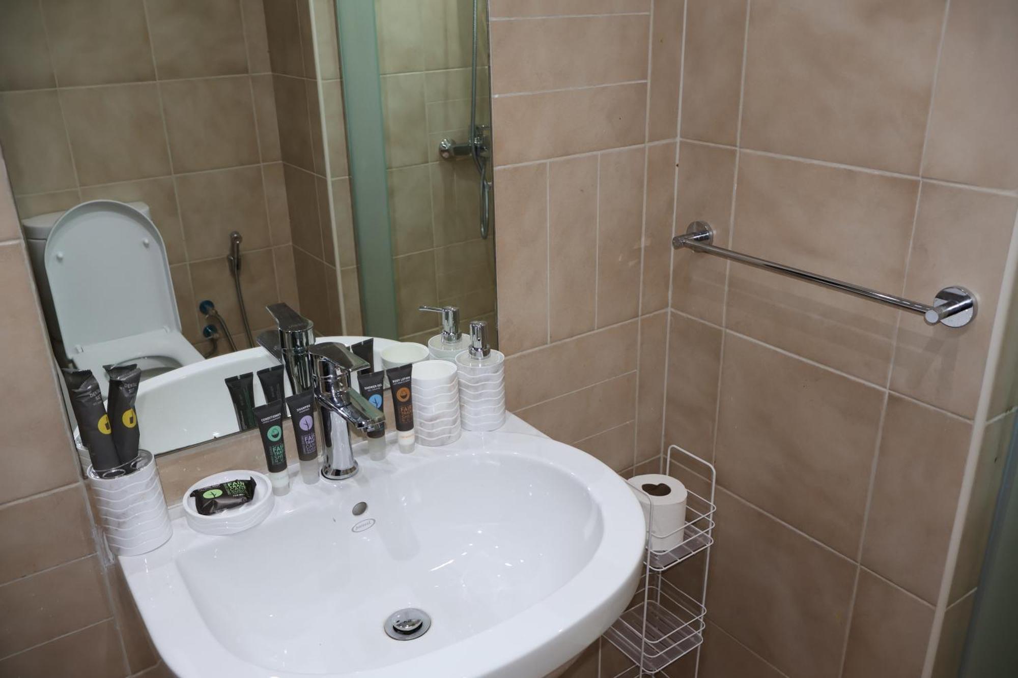 Fully Furnished Garden 2 Bedroom *