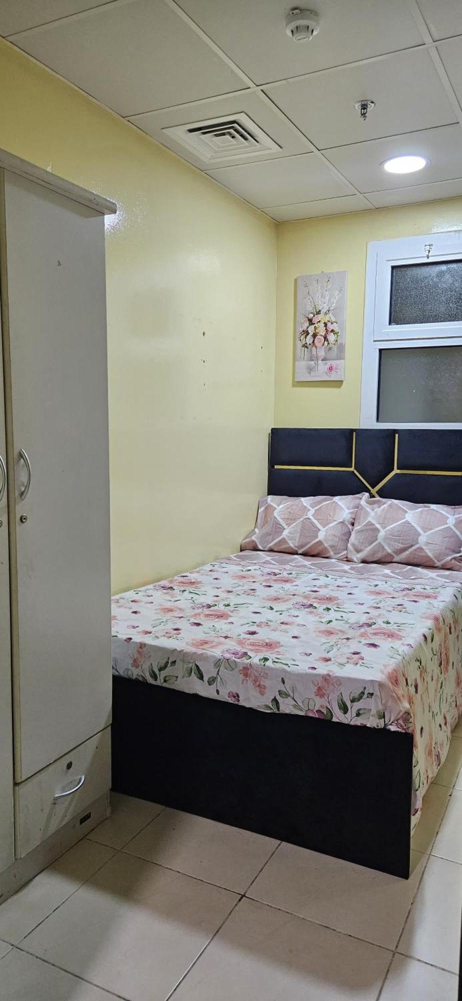 Placid - Budget Small With Attach Bath And Sharing Kitchen