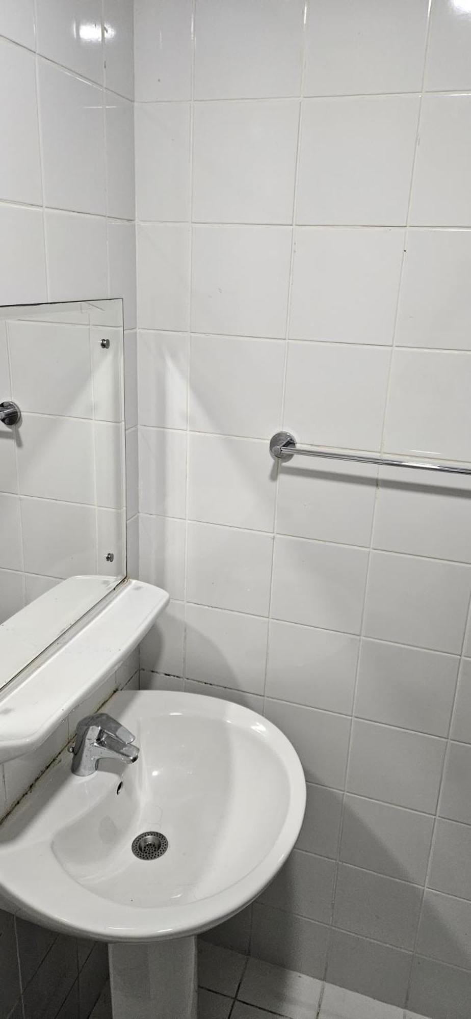Placid - Budget Small With Attach Bath And Sharing Kitchen * Dubai