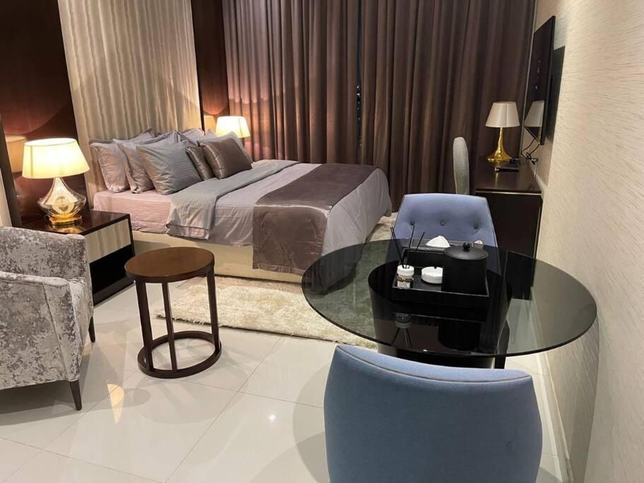 Homes2retreat - Chic In Damac Uppercrest Apartment *