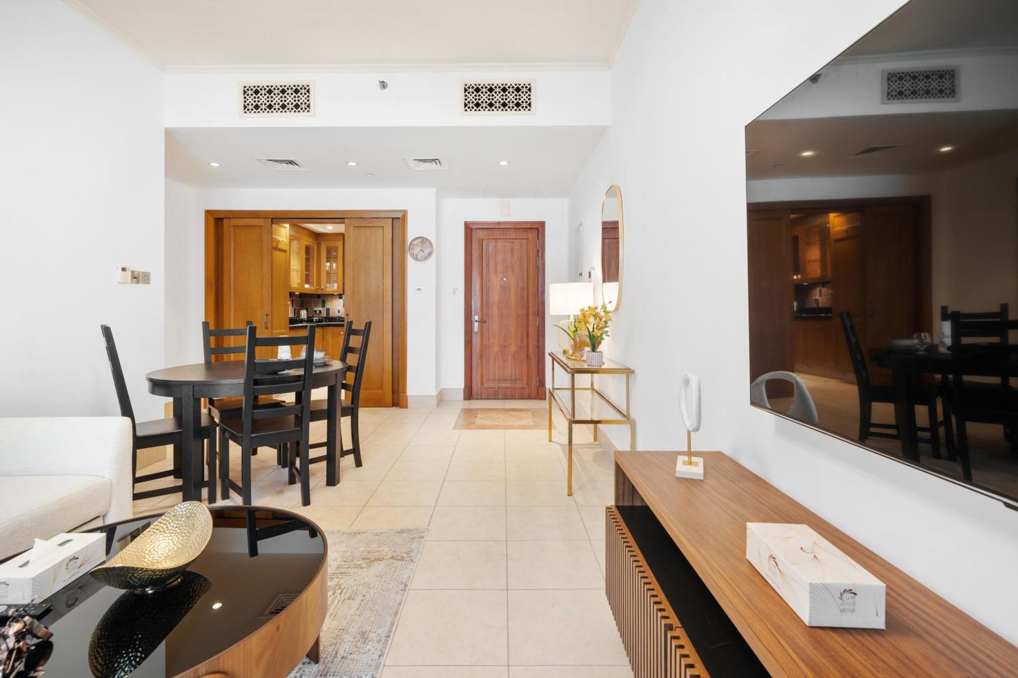 Luxurious Near Burj Khalifa, Free Parking